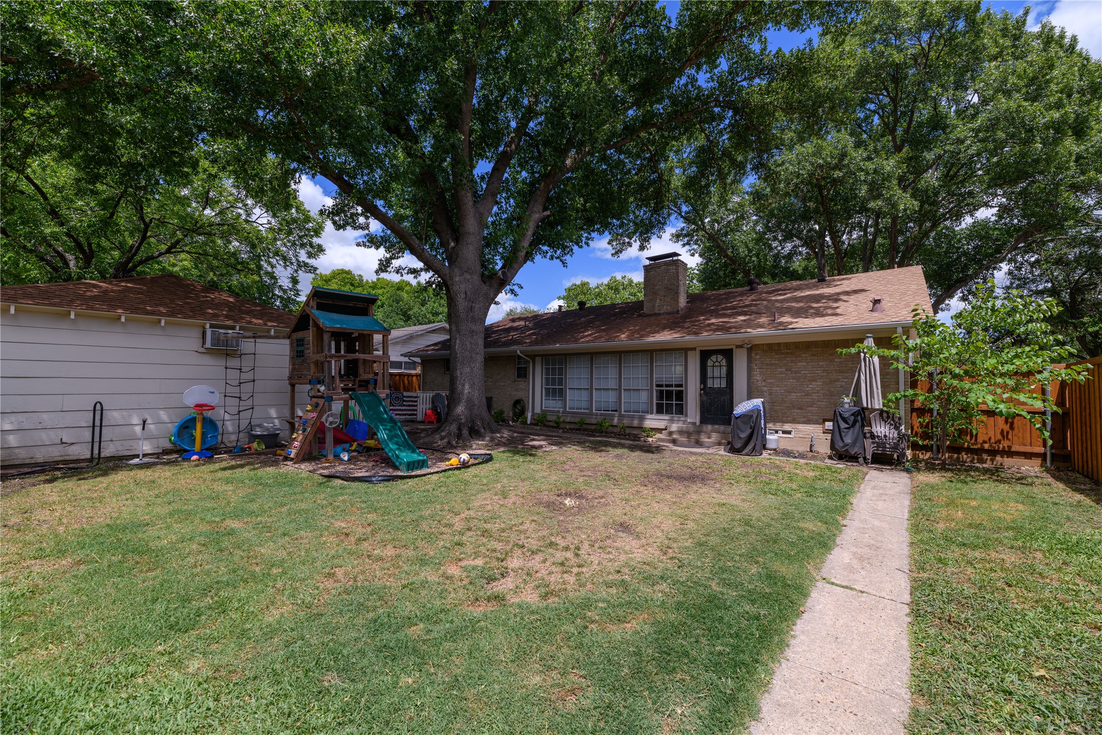 109 N Lois Lane Richardson TX 75081