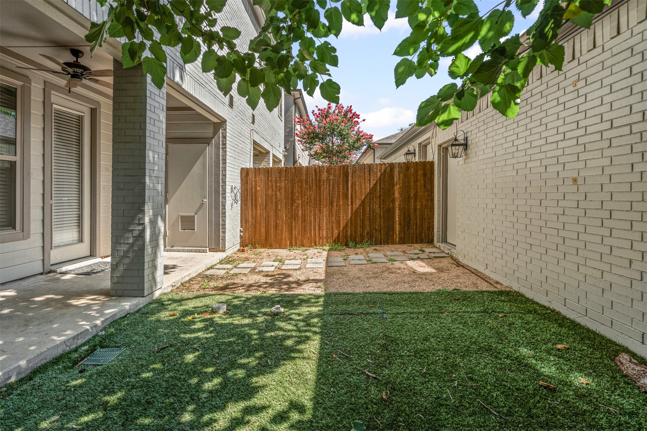 2611 Mccart Avenue Fort Worth TX 76110