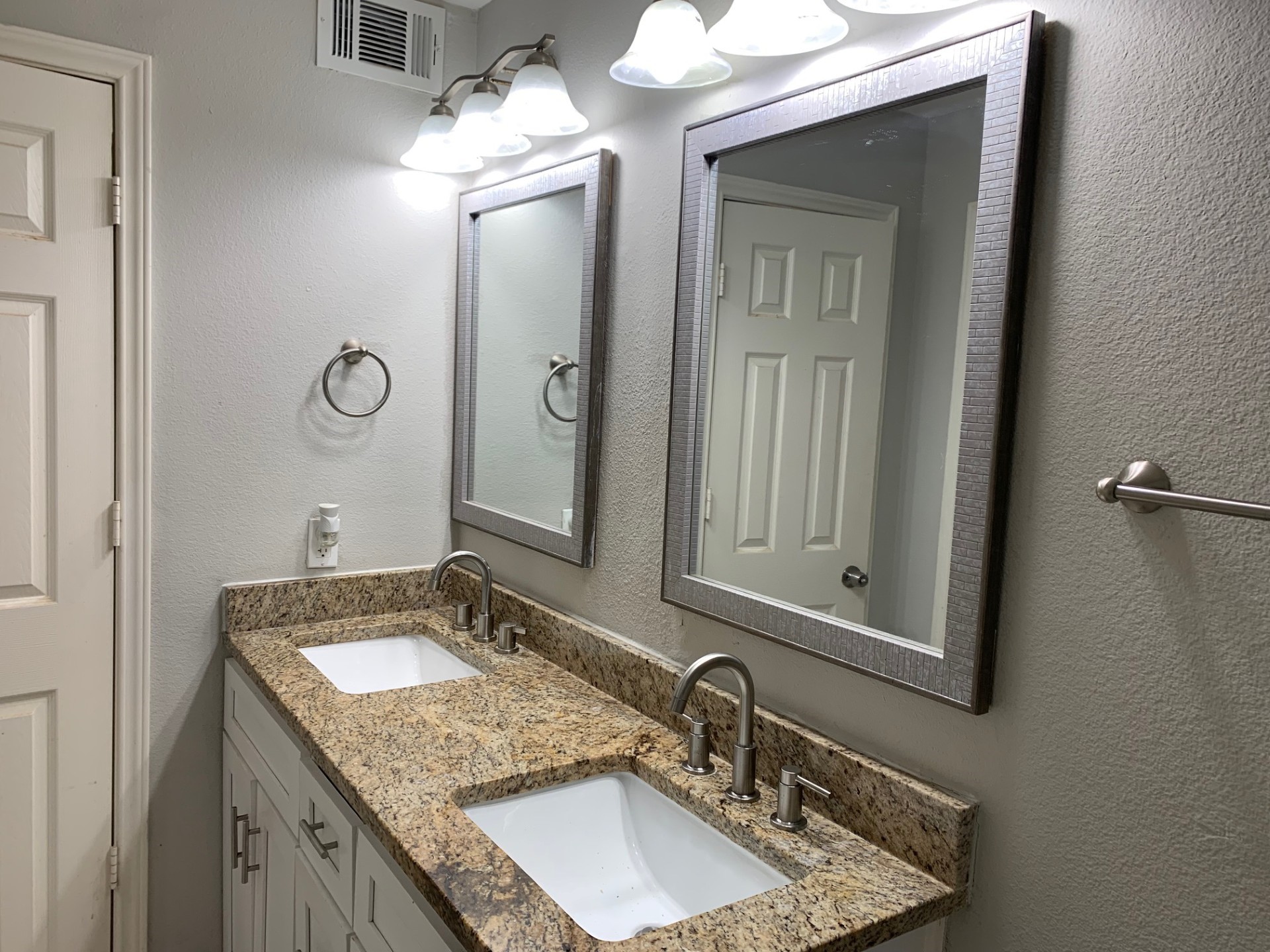 1107 Oxford Street River Oaks TX 76114