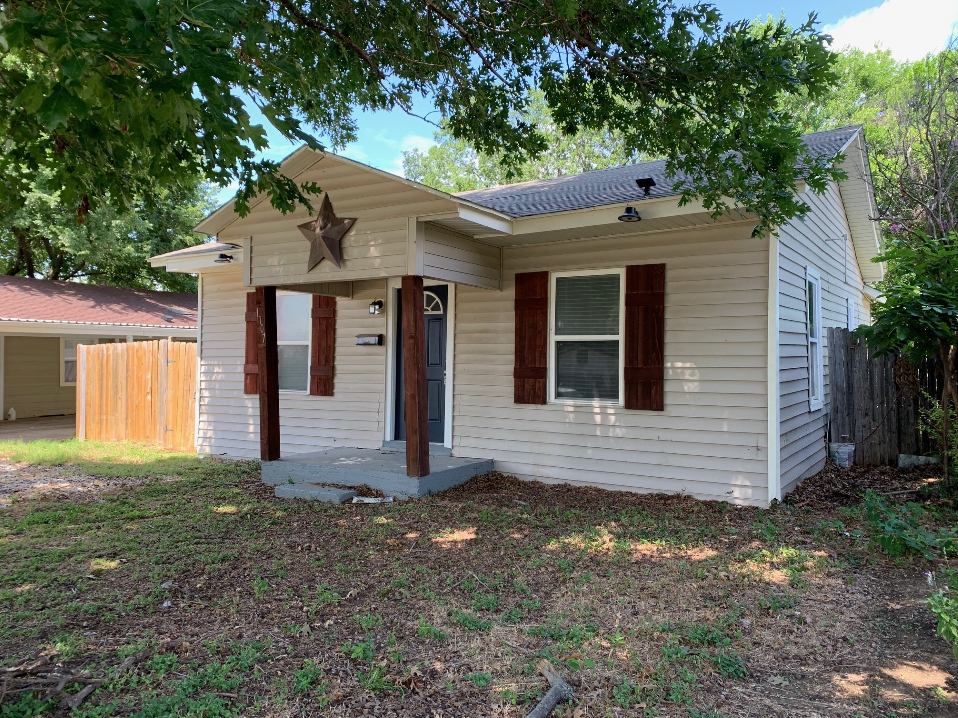 1107 Oxford Street River Oaks TX 76114