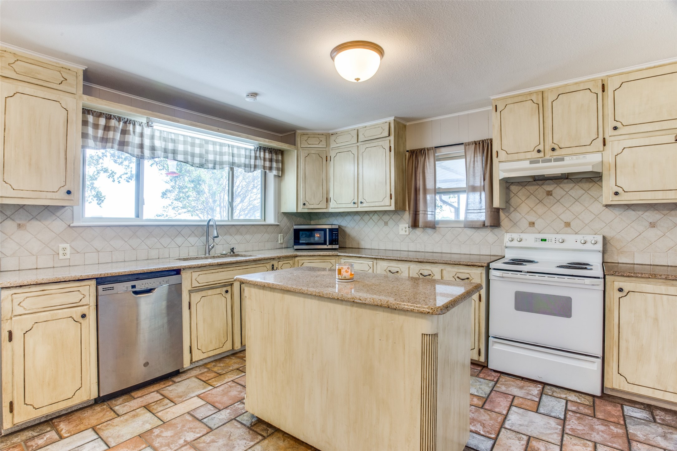 1120 Knob Hill Road Azle TX 76020