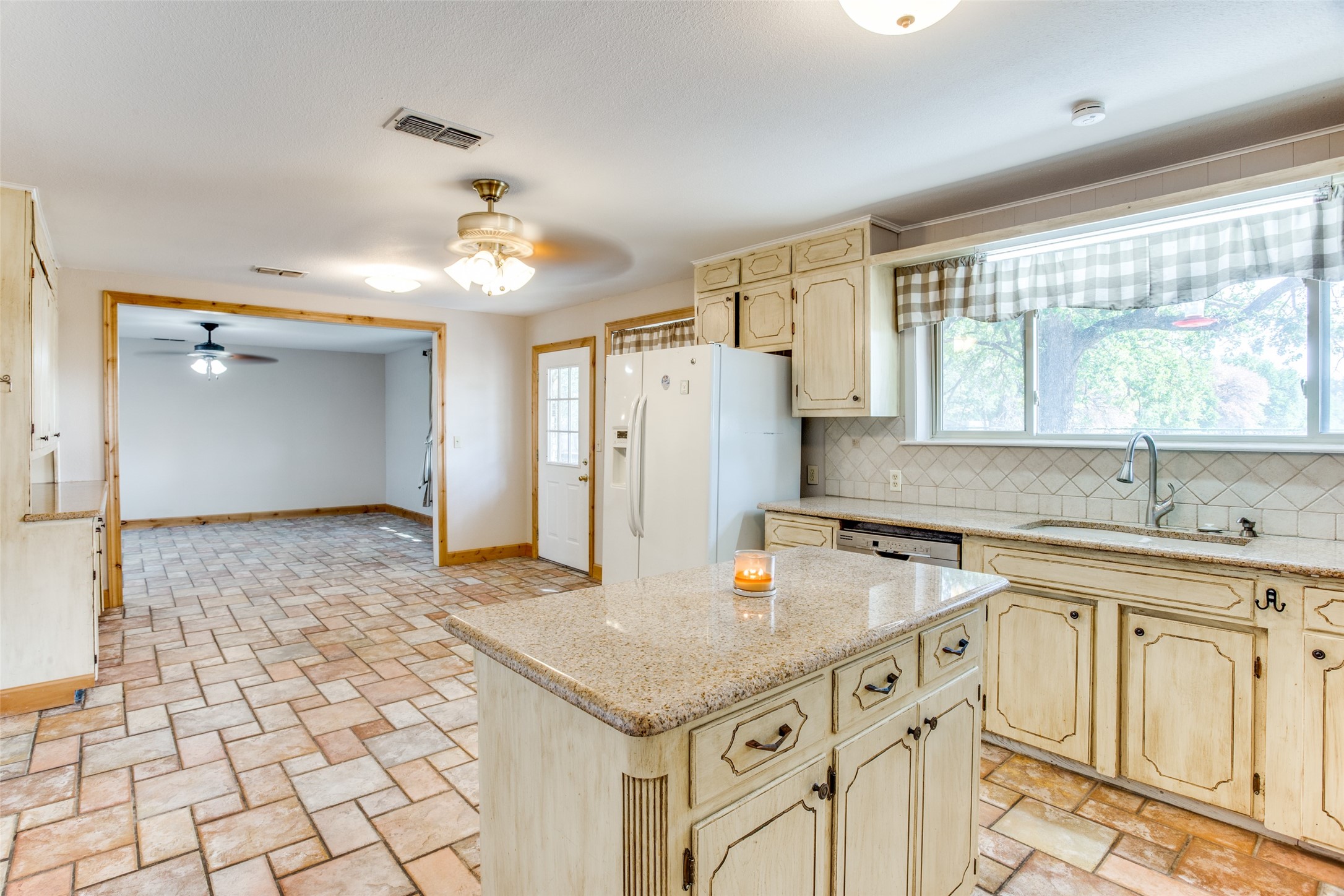 1120 Knob Hill Road Azle TX 76020