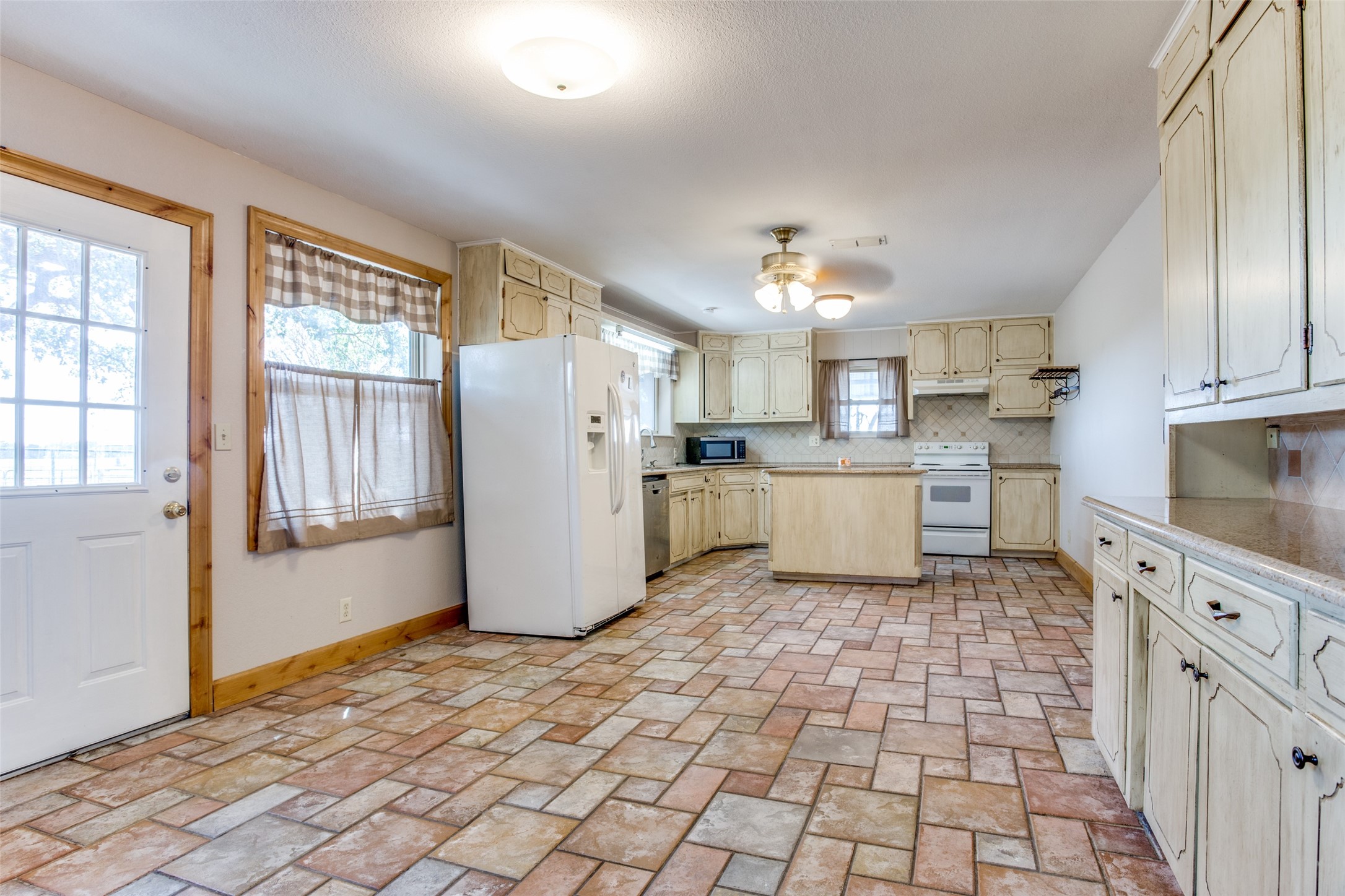 1120 Knob Hill Road Azle TX 76020