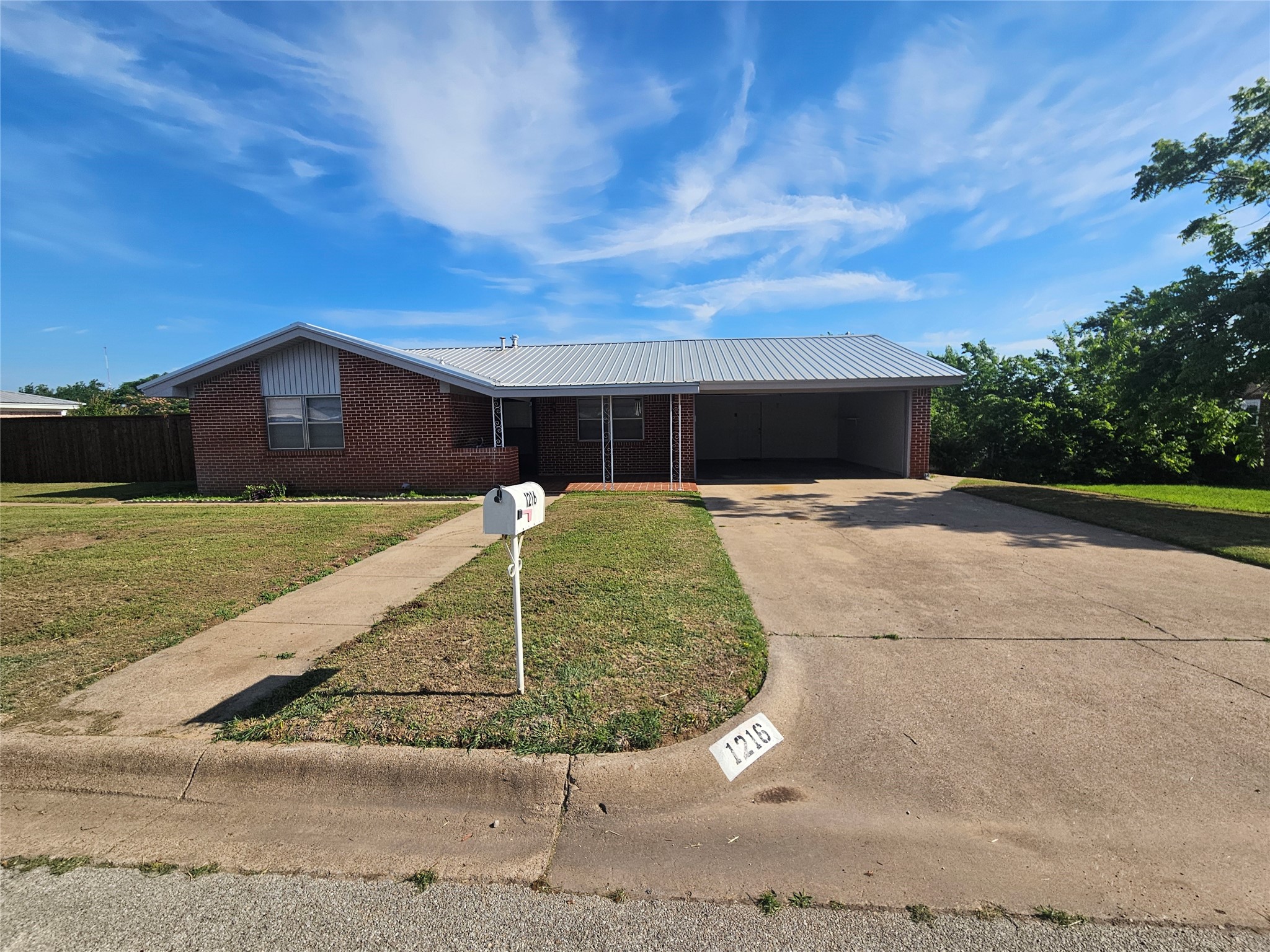 1216 W Bishop Street Weatherford TX 76086