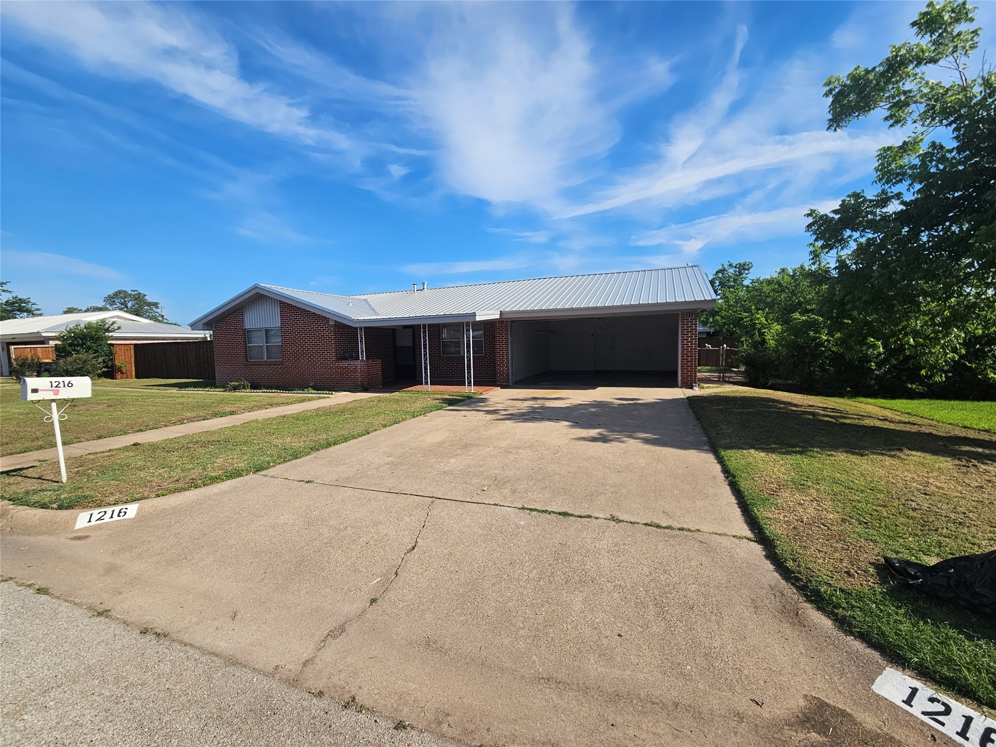 1216 W Bishop Street Weatherford TX 76086