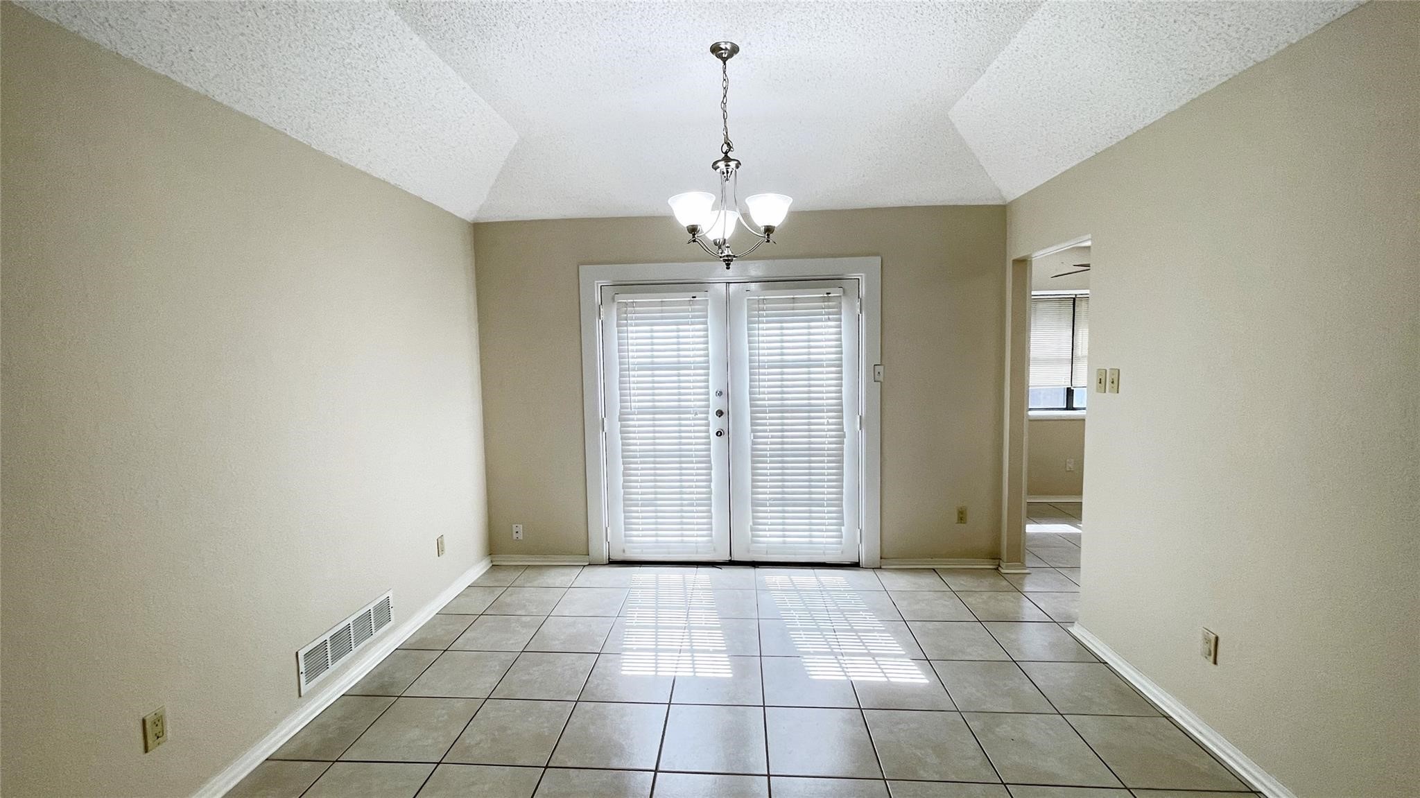 6119 Kingswood Drive Arlington TX 76001