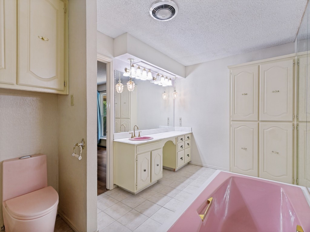 412 Oakmont Lane N Fort Worth TX 76112