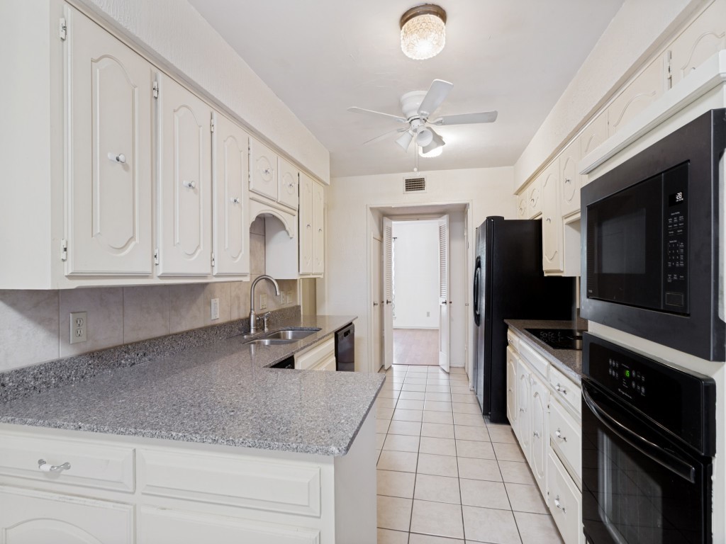 412 Oakmont Lane N Fort Worth TX 76112