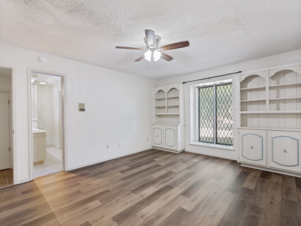 412 Oakmont Lane N Fort Worth TX 76112