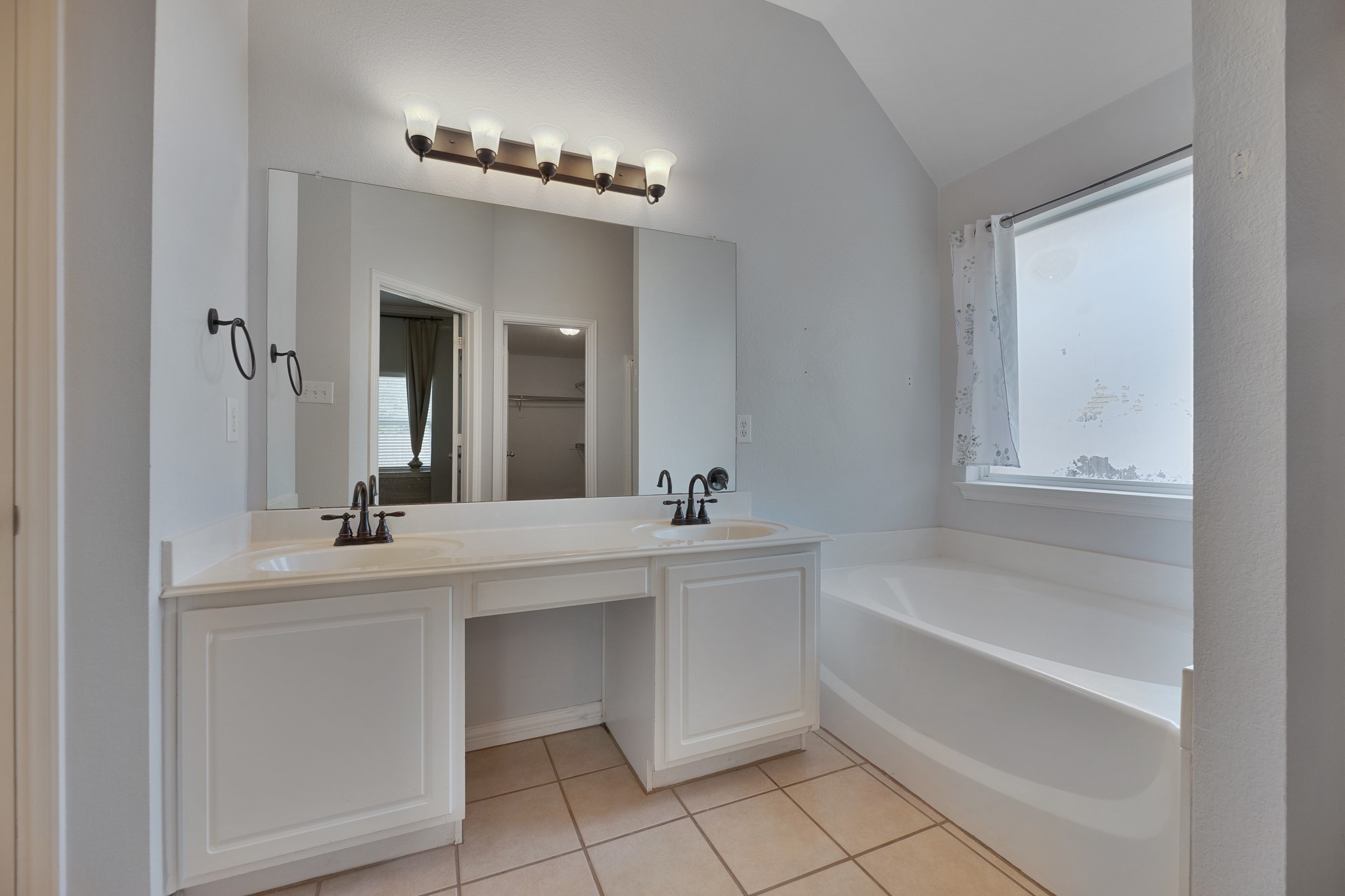 2432 Castle Pines Drive Burleson TX 76028