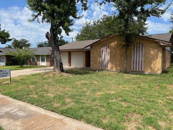 806 Phillips Drive Ennis TX 75119