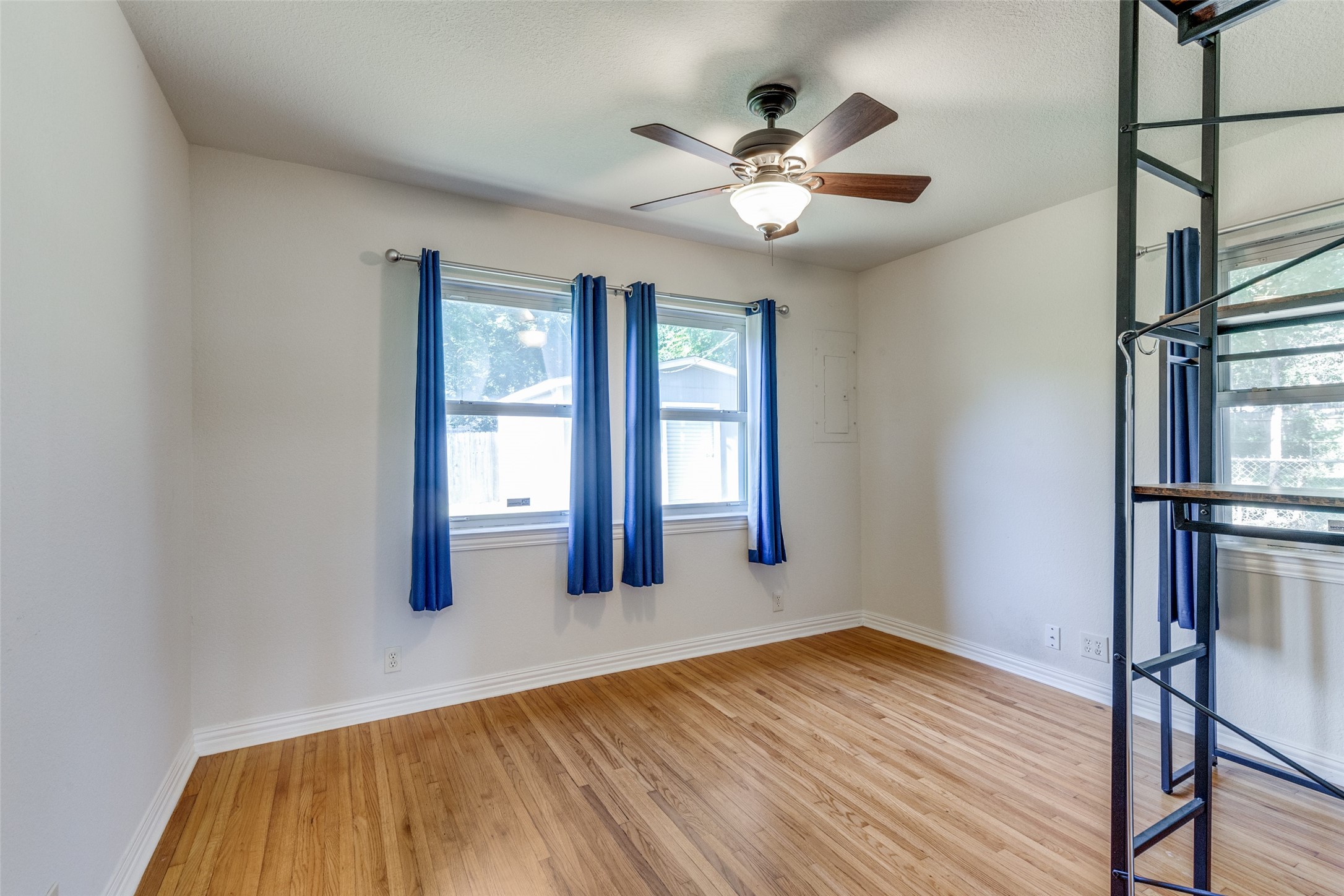 4517 Donnelly Avenue Fort Worth TX 76107