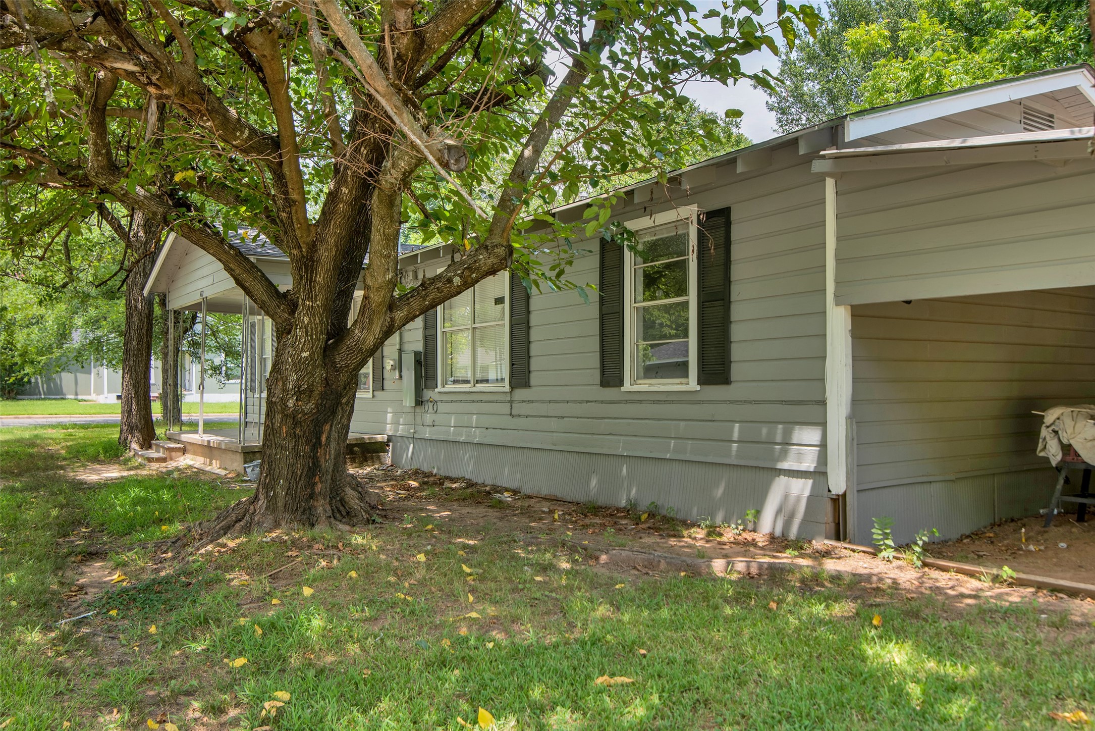 1477 W Austin Street Paris TX 75460