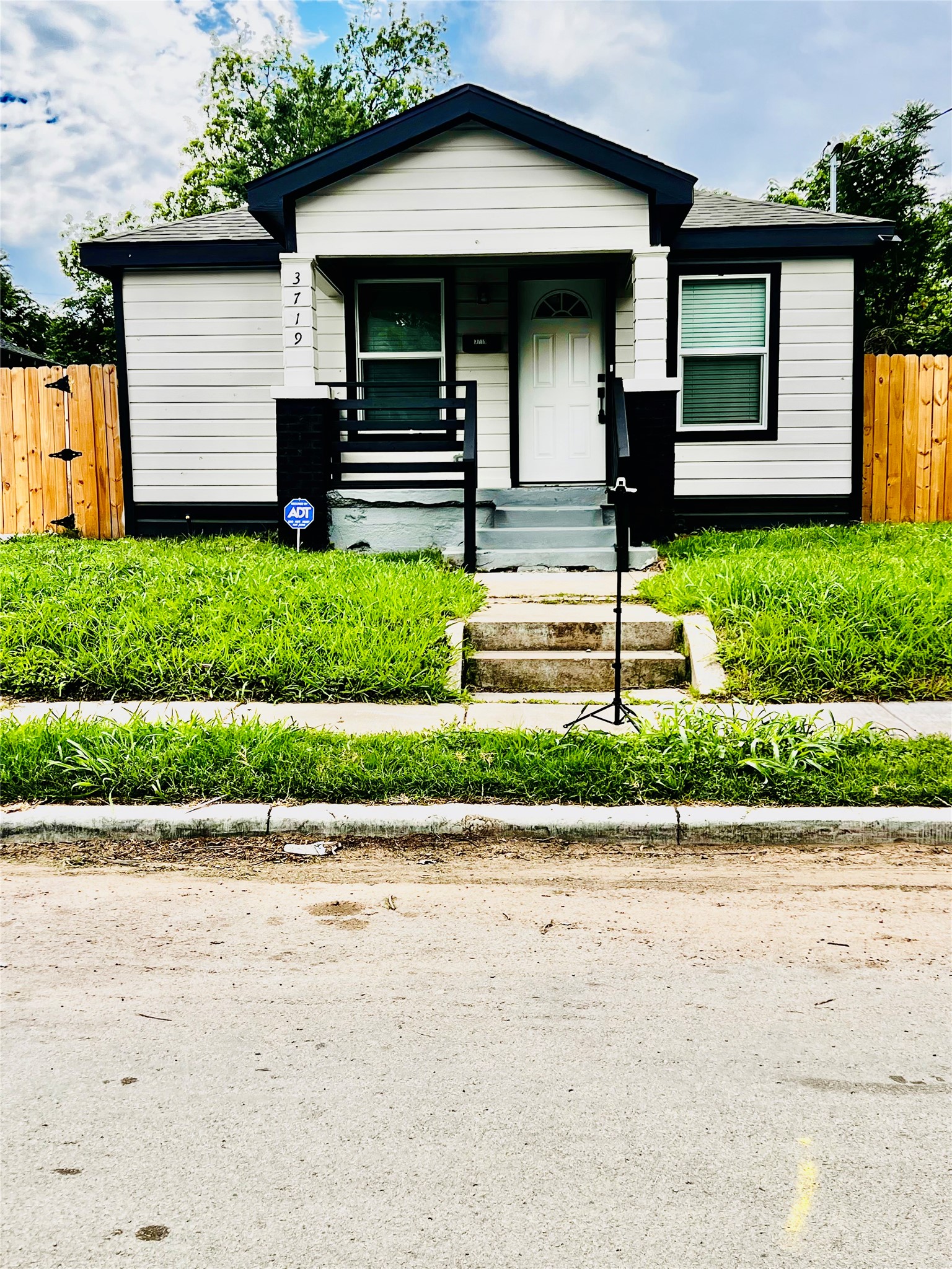 3719 Meadow Dallas TX 75215