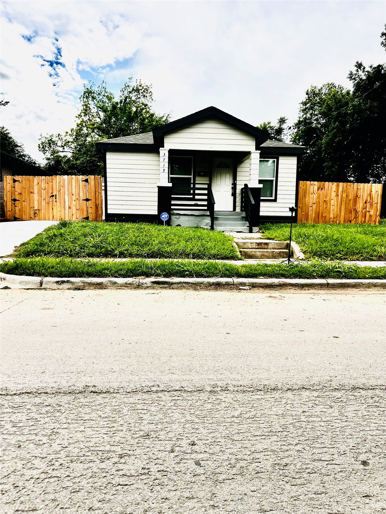 3719 Meadow Dallas TX 75215