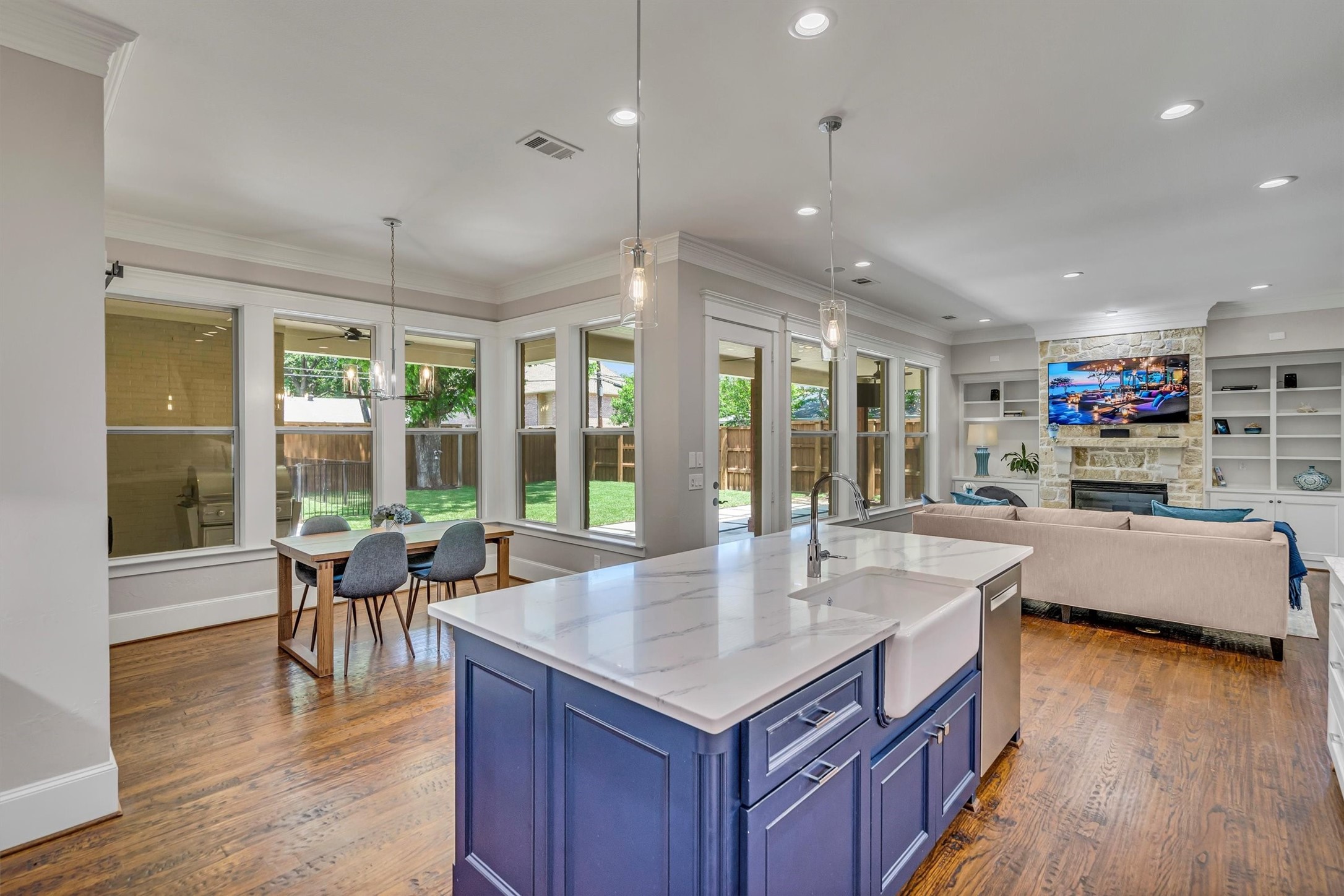6811 Deloache Avenue Dallas TX 75225