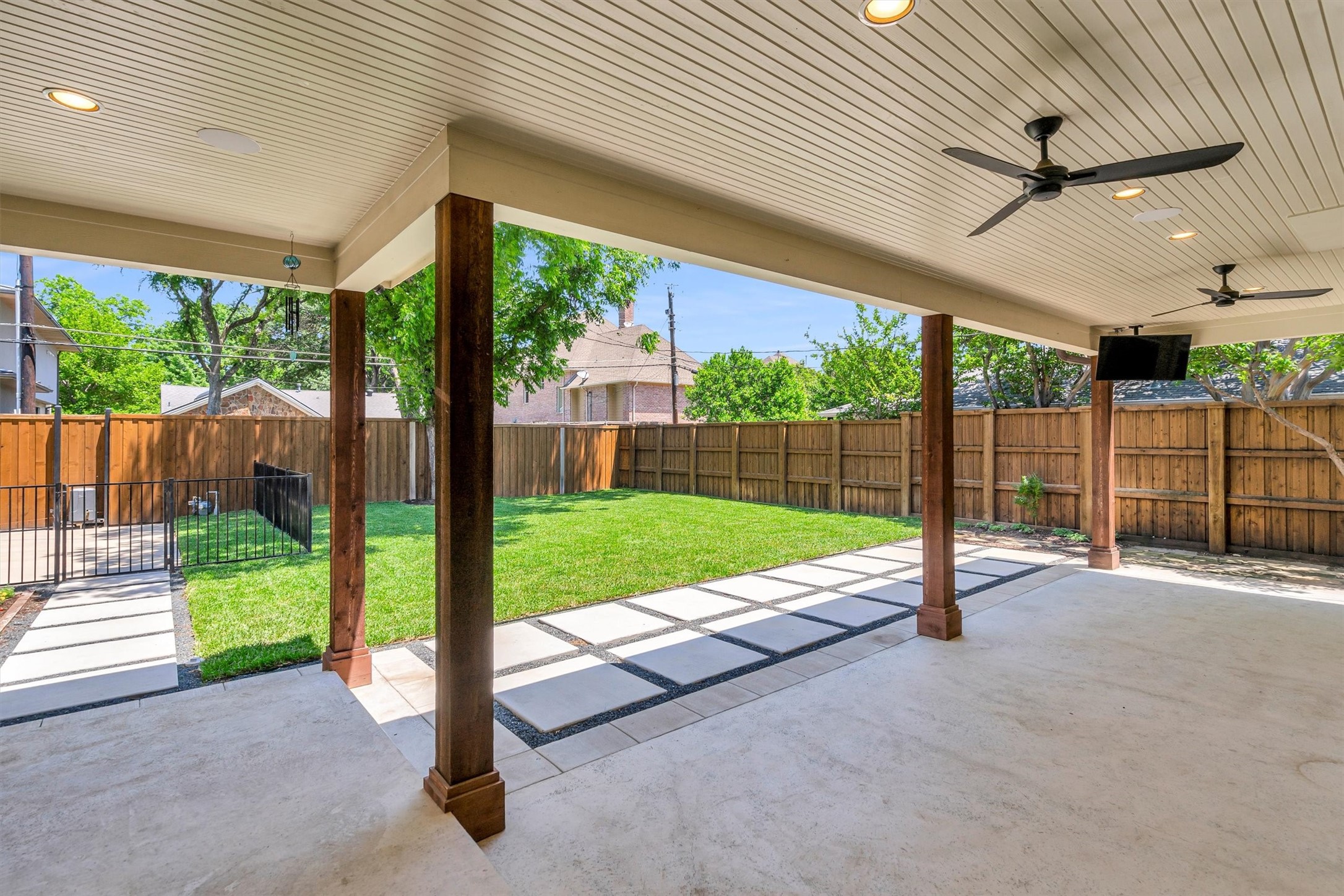 6811 Deloache Avenue Dallas TX 75225