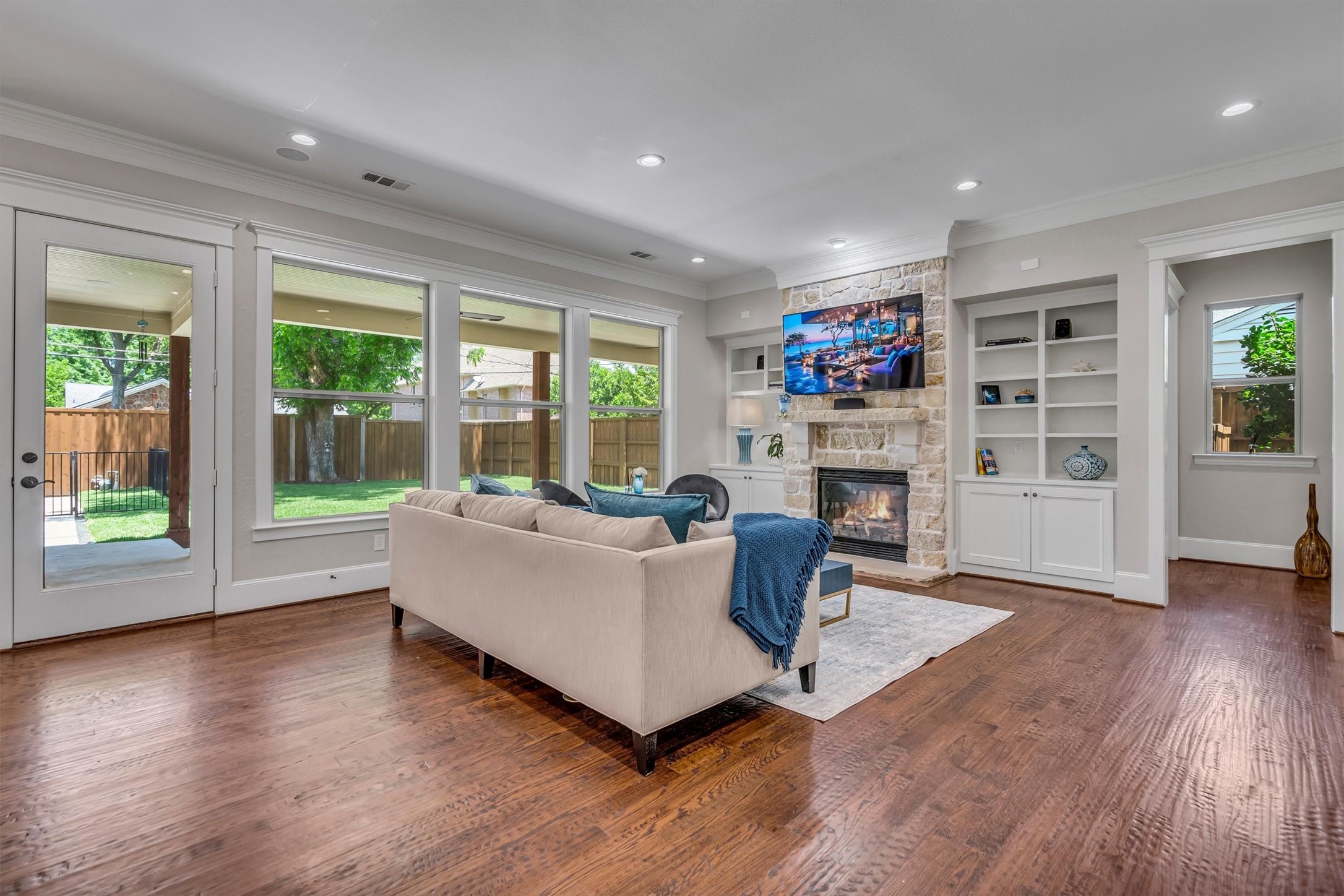 6811 Deloache Avenue Dallas TX 75225