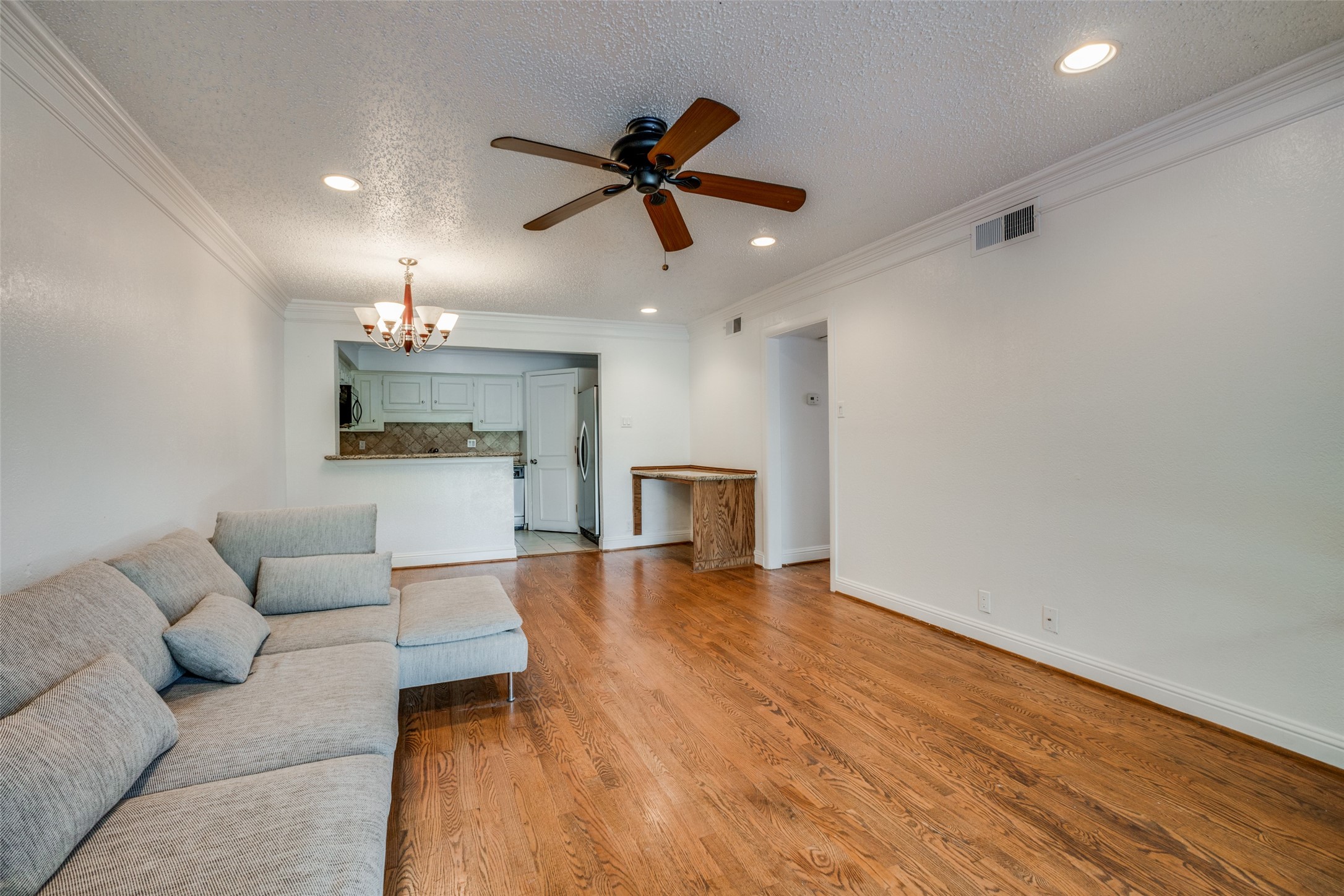 5325 Fleetwood Oaks Avenue Dallas TX 75235