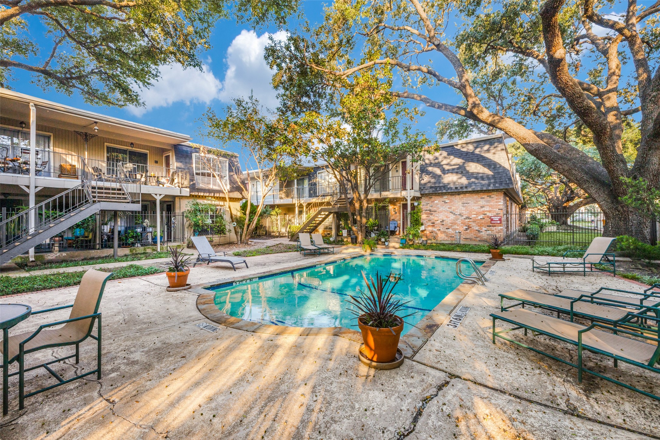 5325 Fleetwood Oaks Avenue Dallas TX 75235