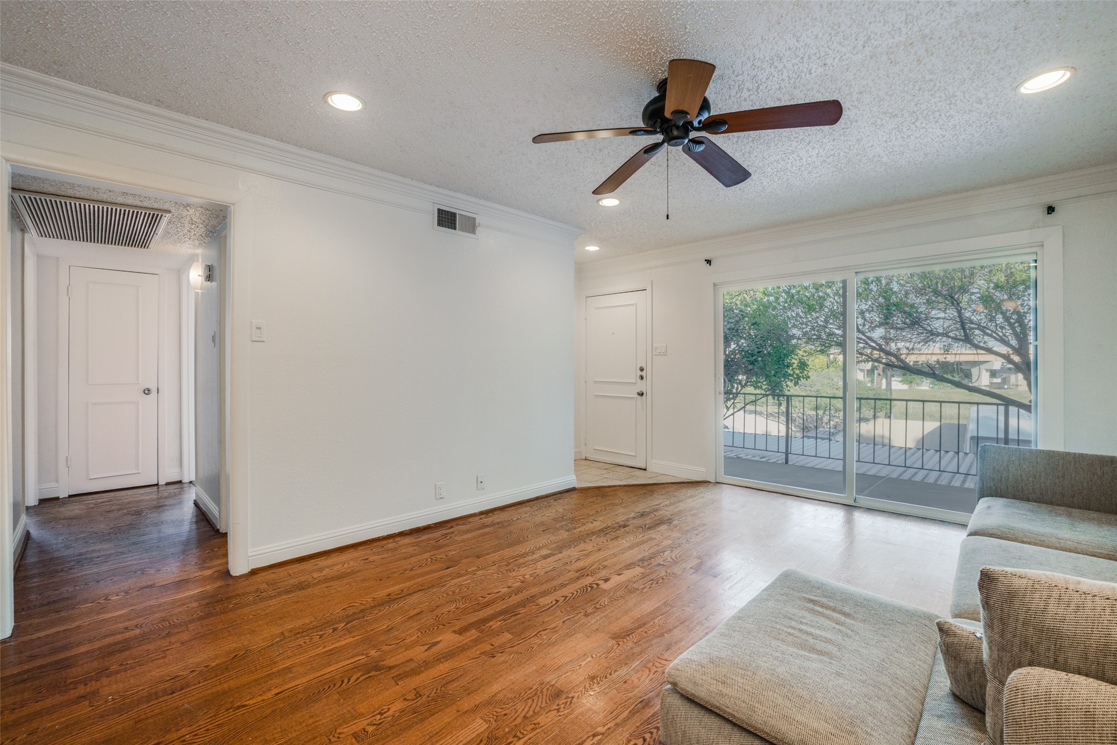 5325 Fleetwood Oaks Avenue Dallas TX 75235