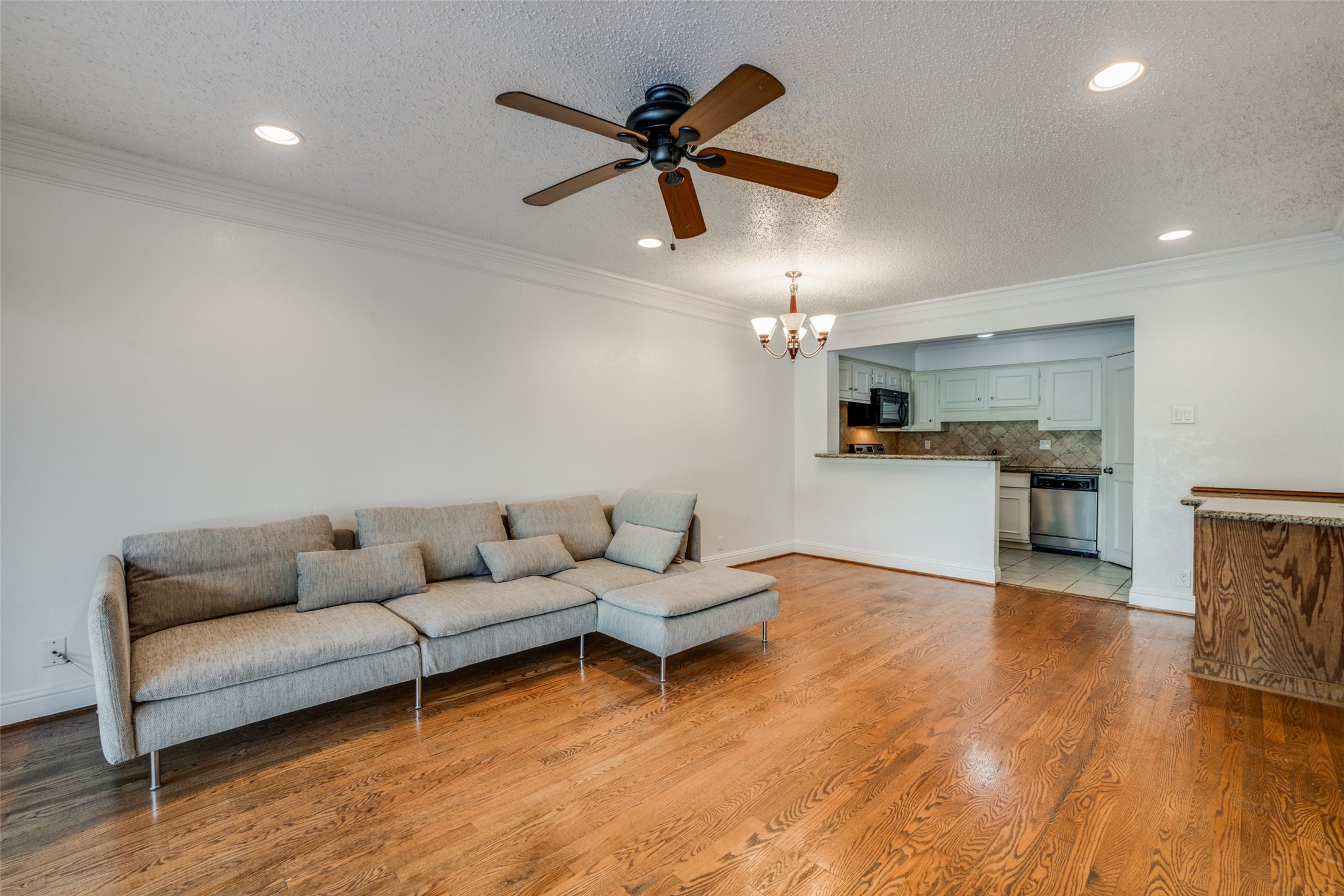 5325 Fleetwood Oaks Avenue Dallas TX 75235