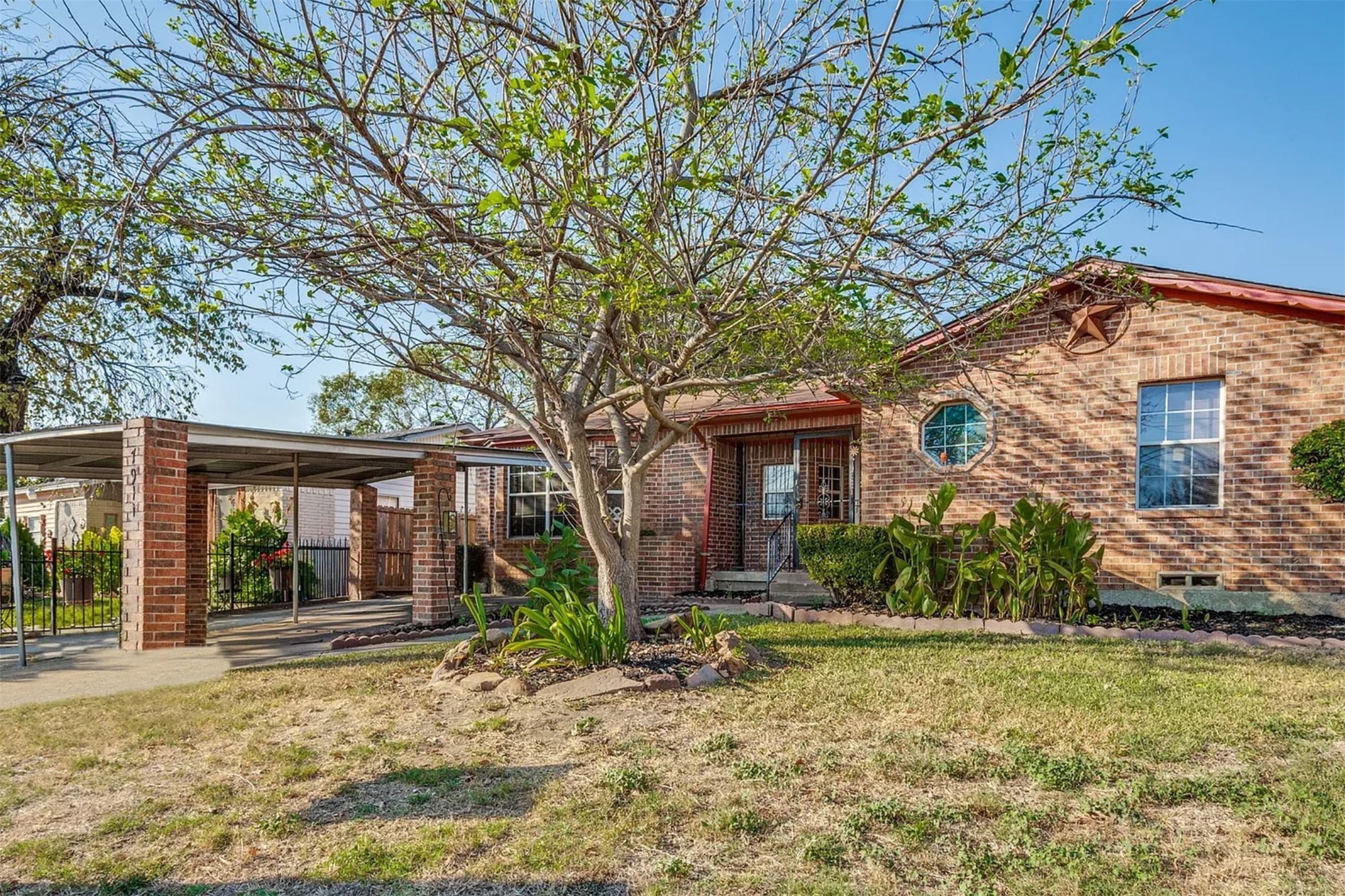 7911 Komalty Drive Dallas TX 75217