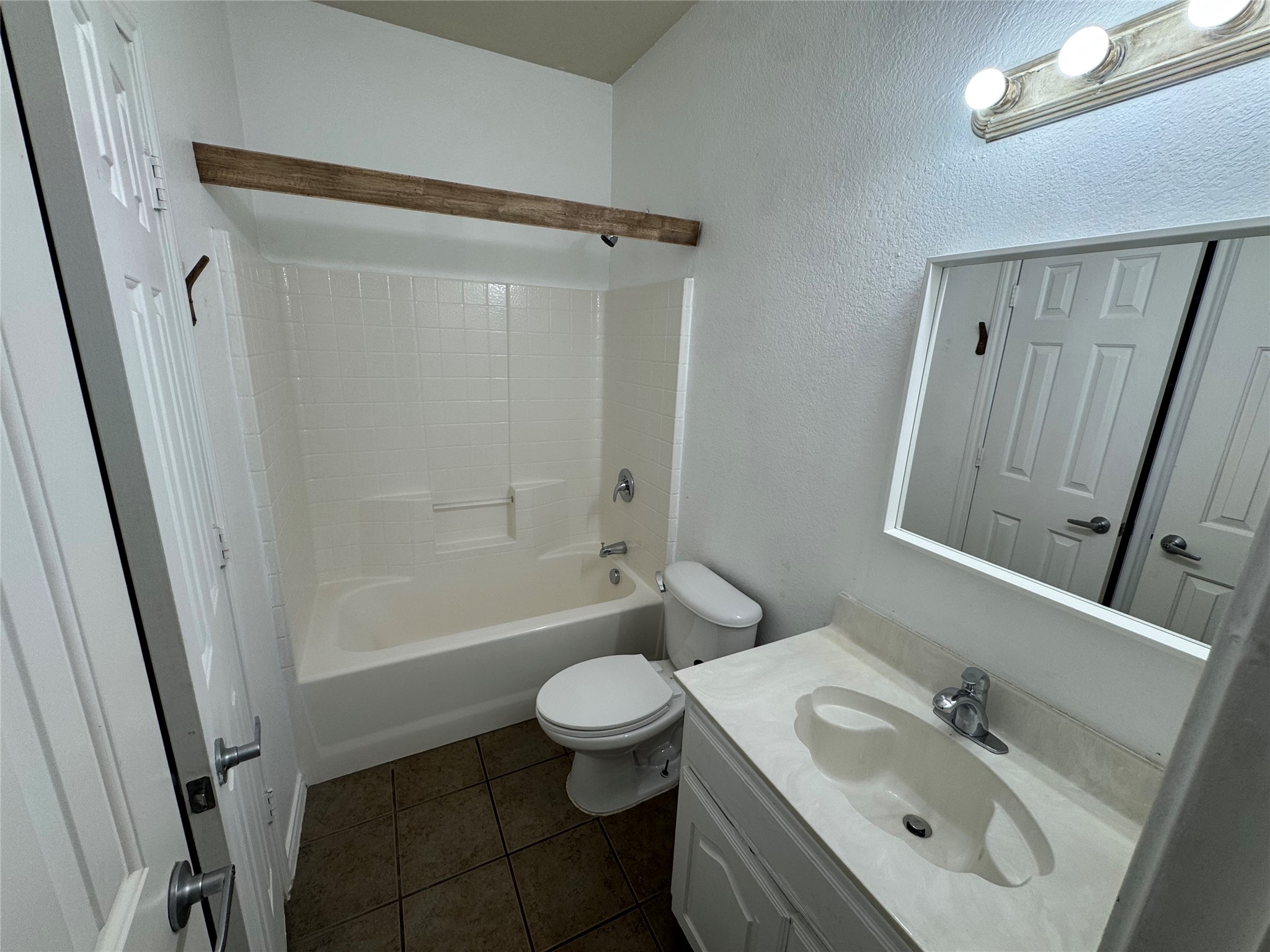1137 Hearthstone Drive Burleson TX 76028