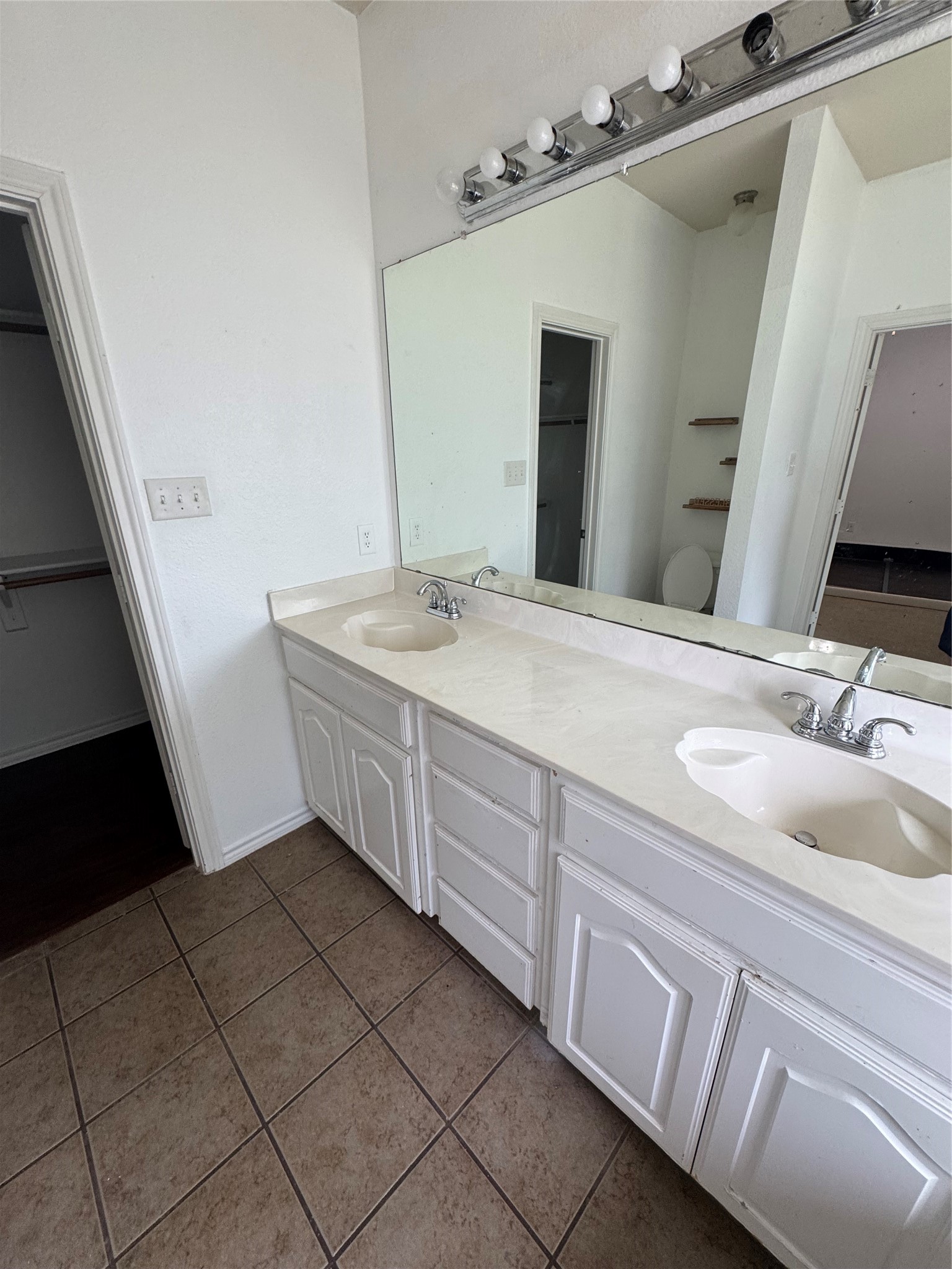 1137 Hearthstone Drive Burleson TX 76028