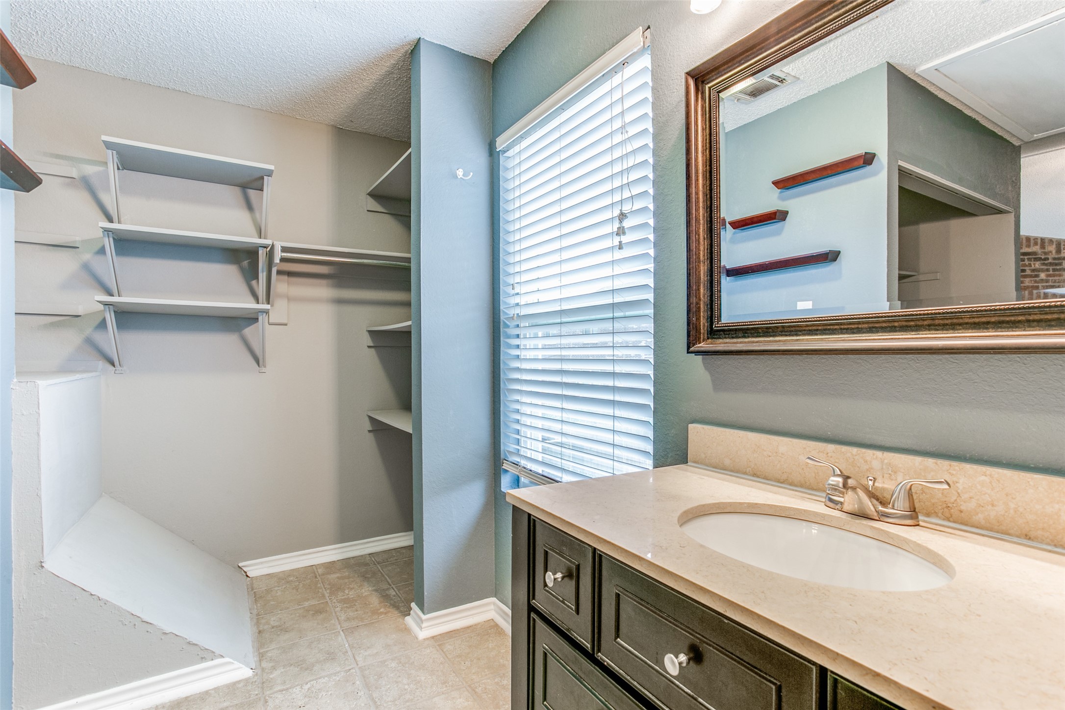 12 Abbey Road Euless TX 76039