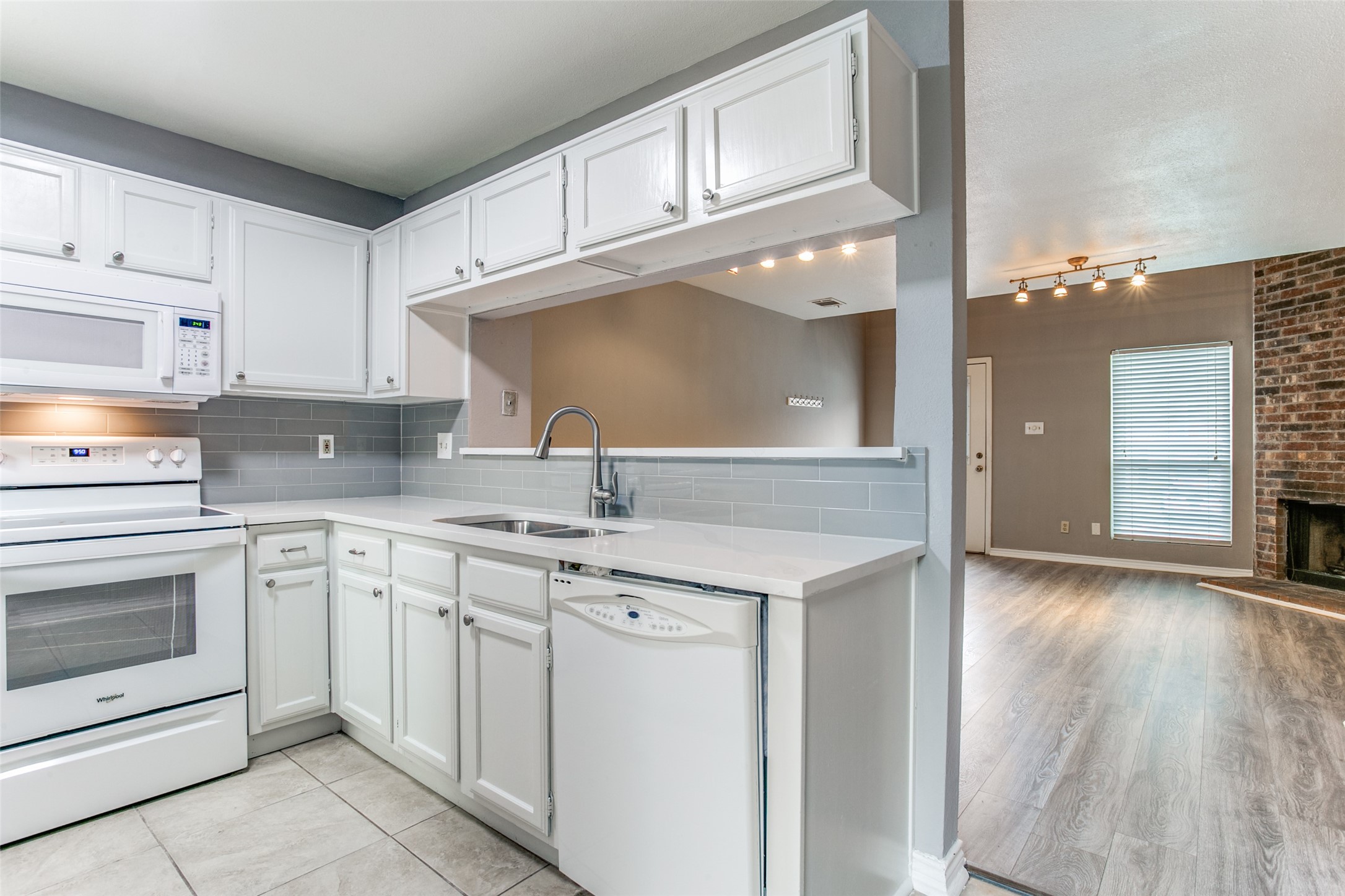 12 Abbey Road Euless TX 76039