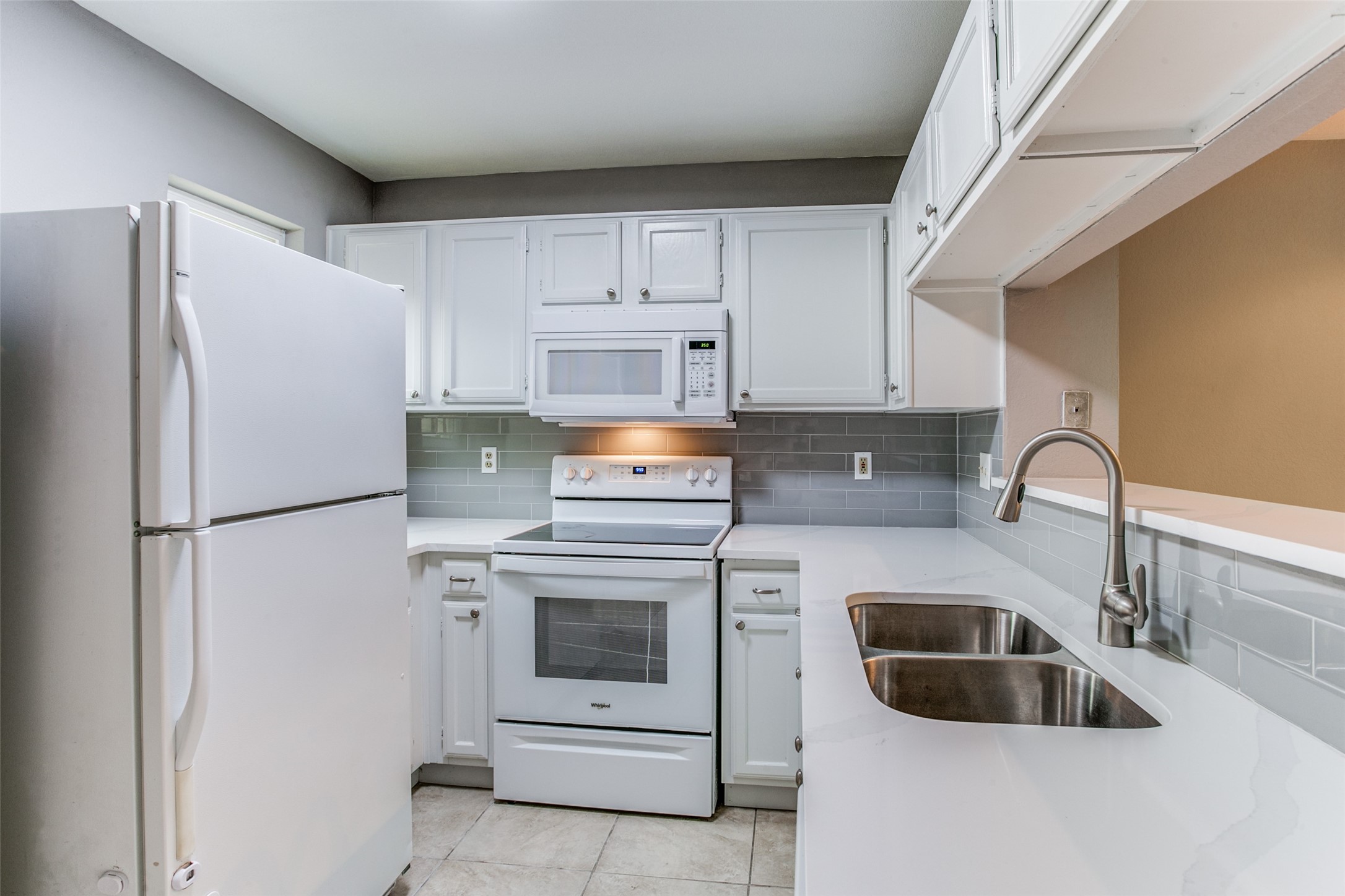12 Abbey Road Euless TX 76039