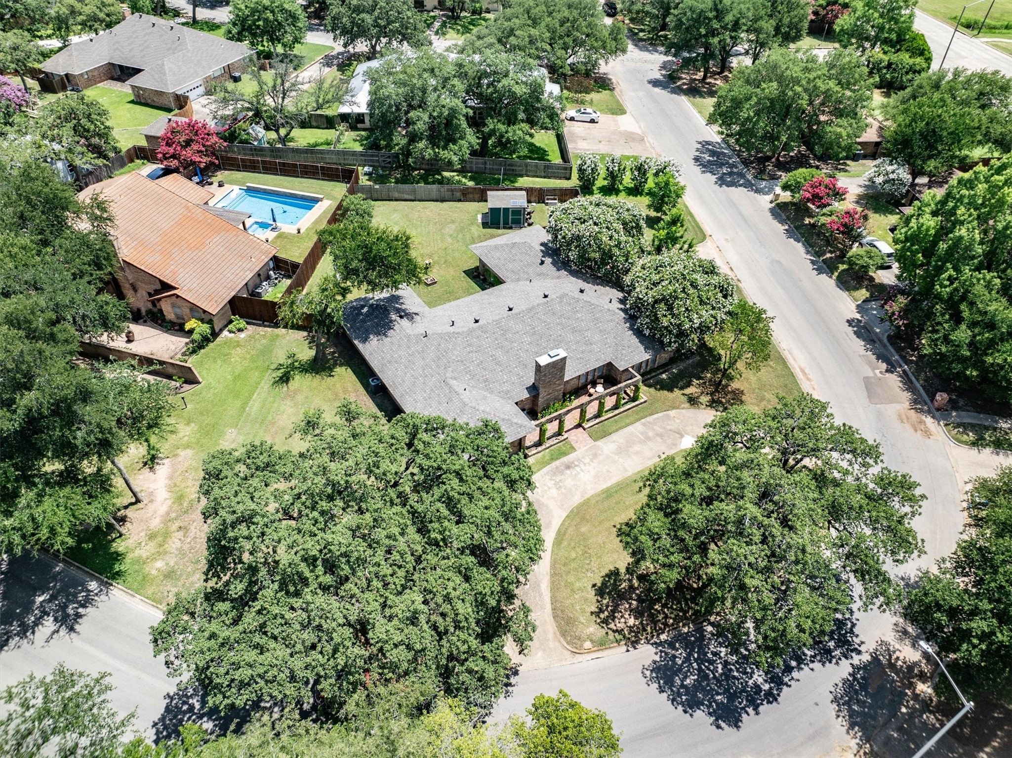 2016 Pembrooke Place Denton TX 76205