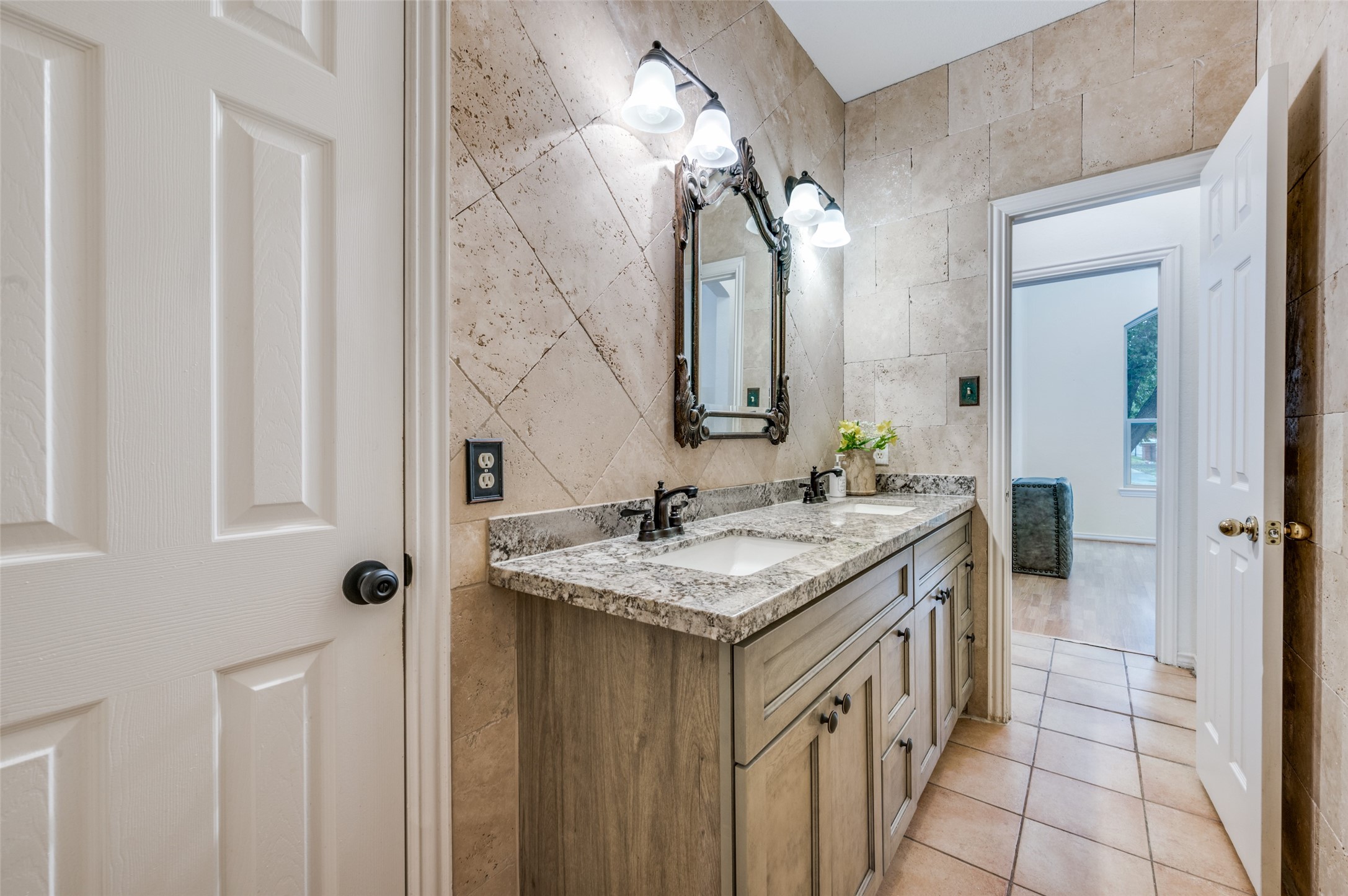 9801 Sunrise Court Irving TX 75063