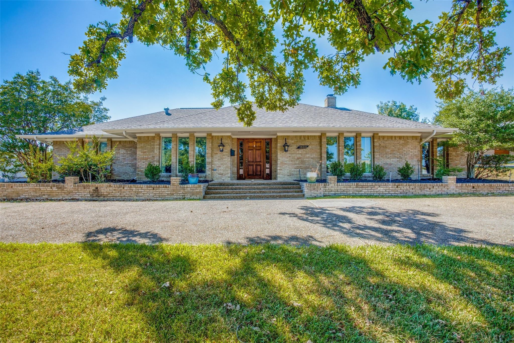 7525 Royal Place Dallas TX 75230