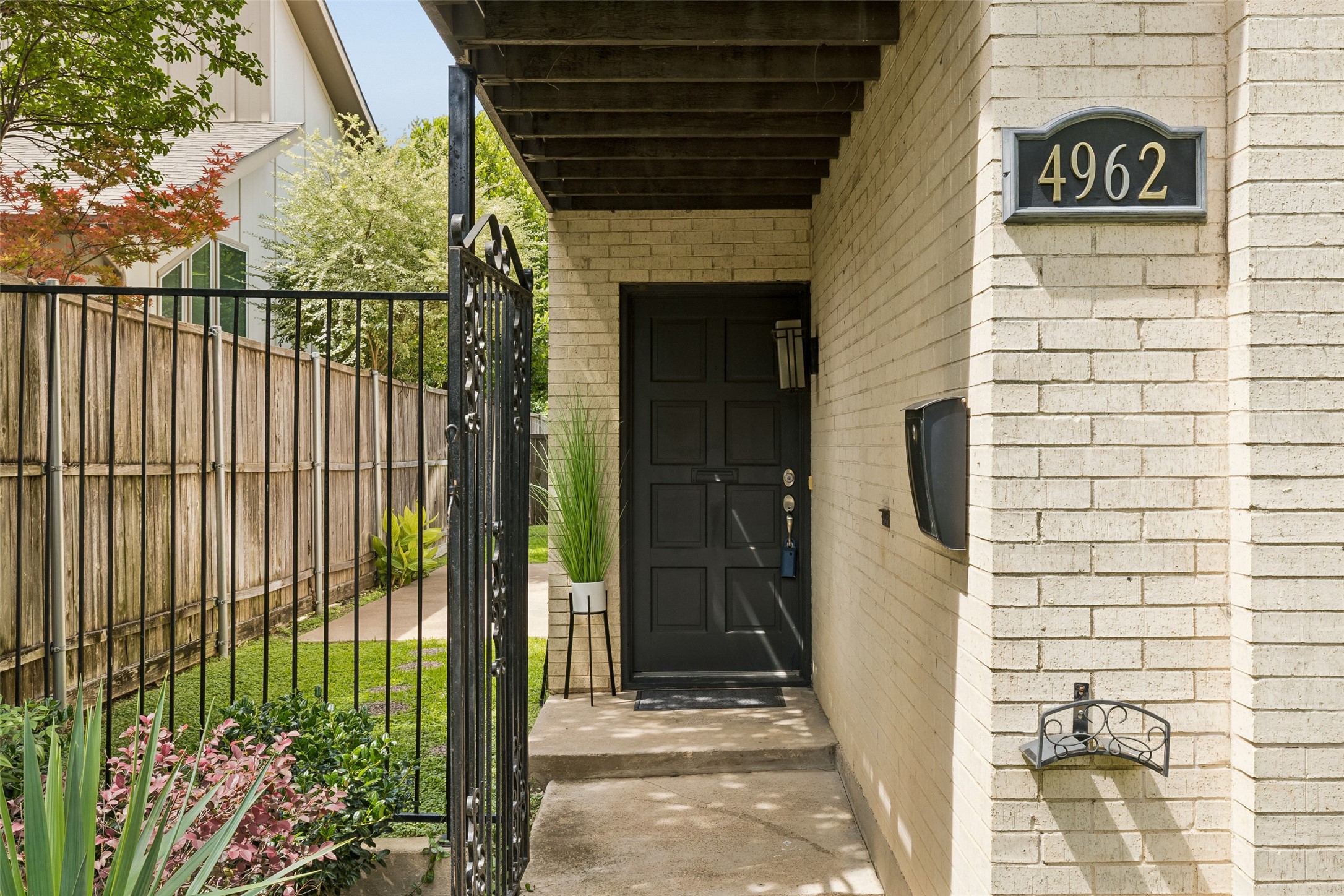 4962 Thunder Road Dallas TX 75244