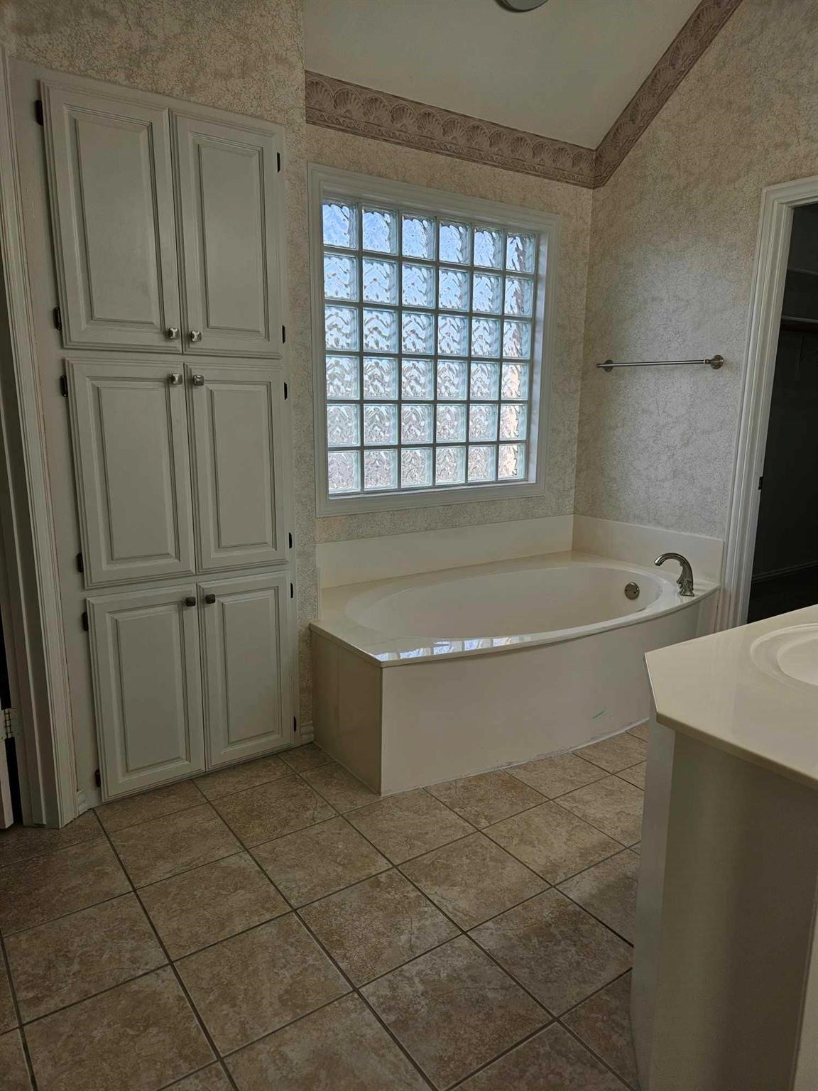611 Ashbrook Court Euless TX 76039