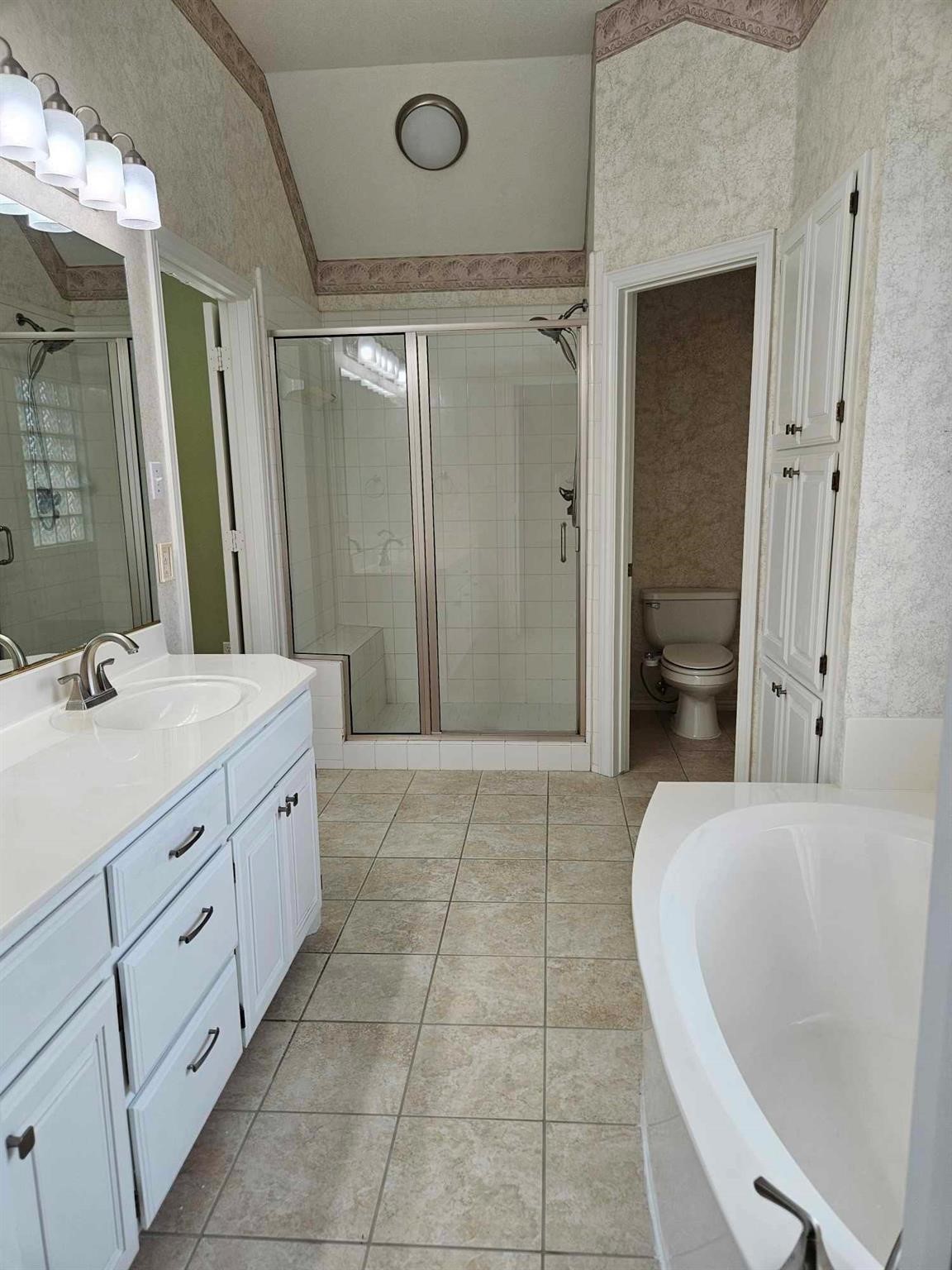 611 Ashbrook Court Euless TX 76039