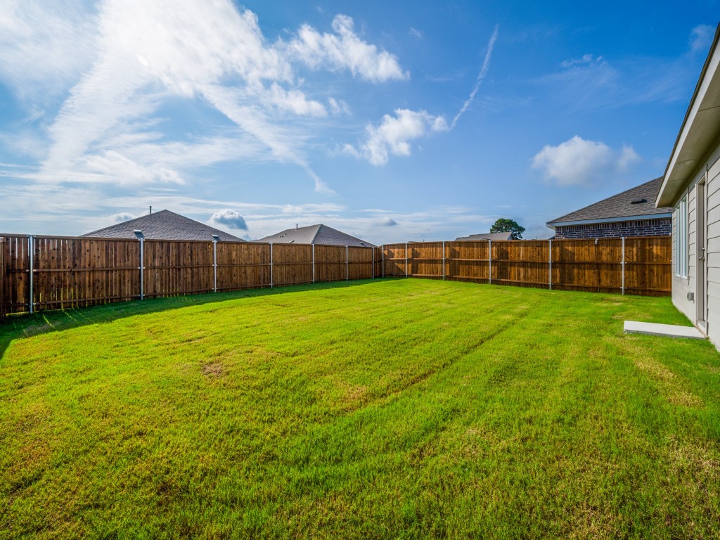 2031 Stable Lane Aubrey TX 76227