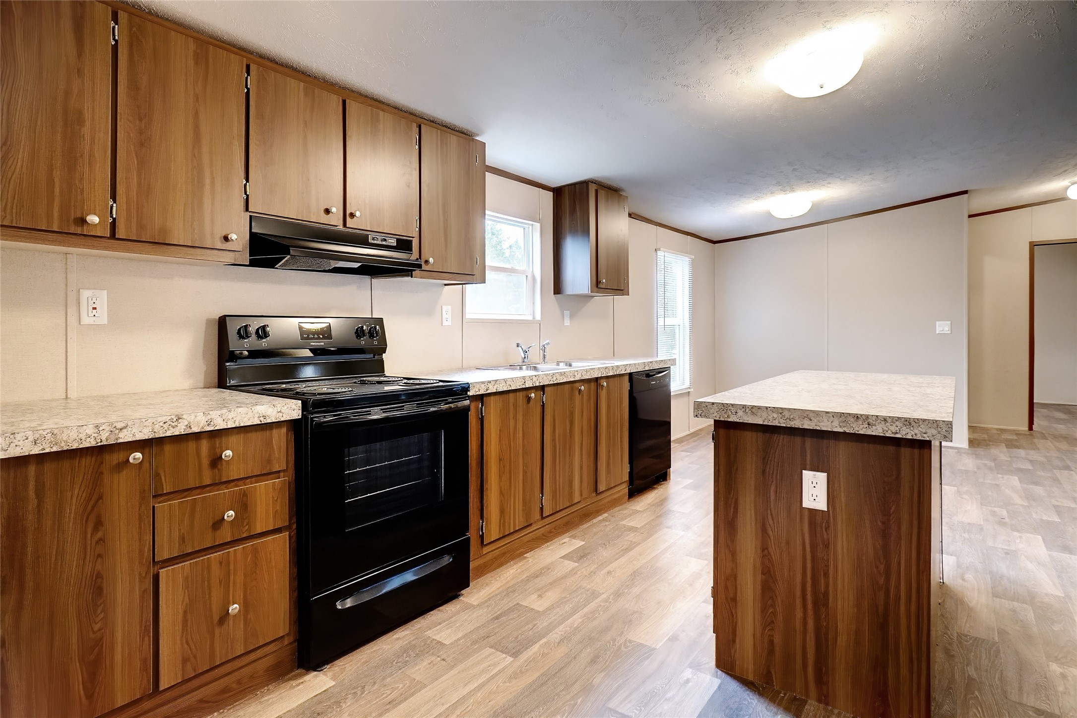 2509 Elk Trail Granbury TX 76048