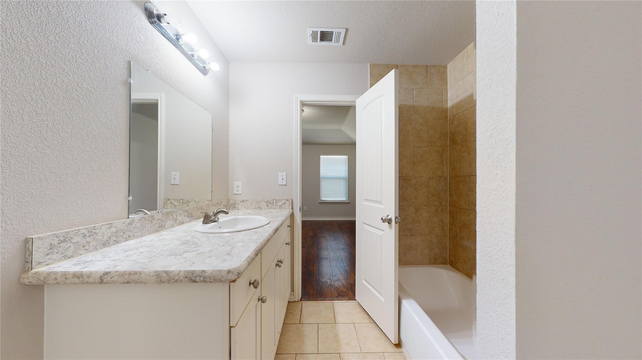 2104 Daniel Street Fort Worth TX 76104