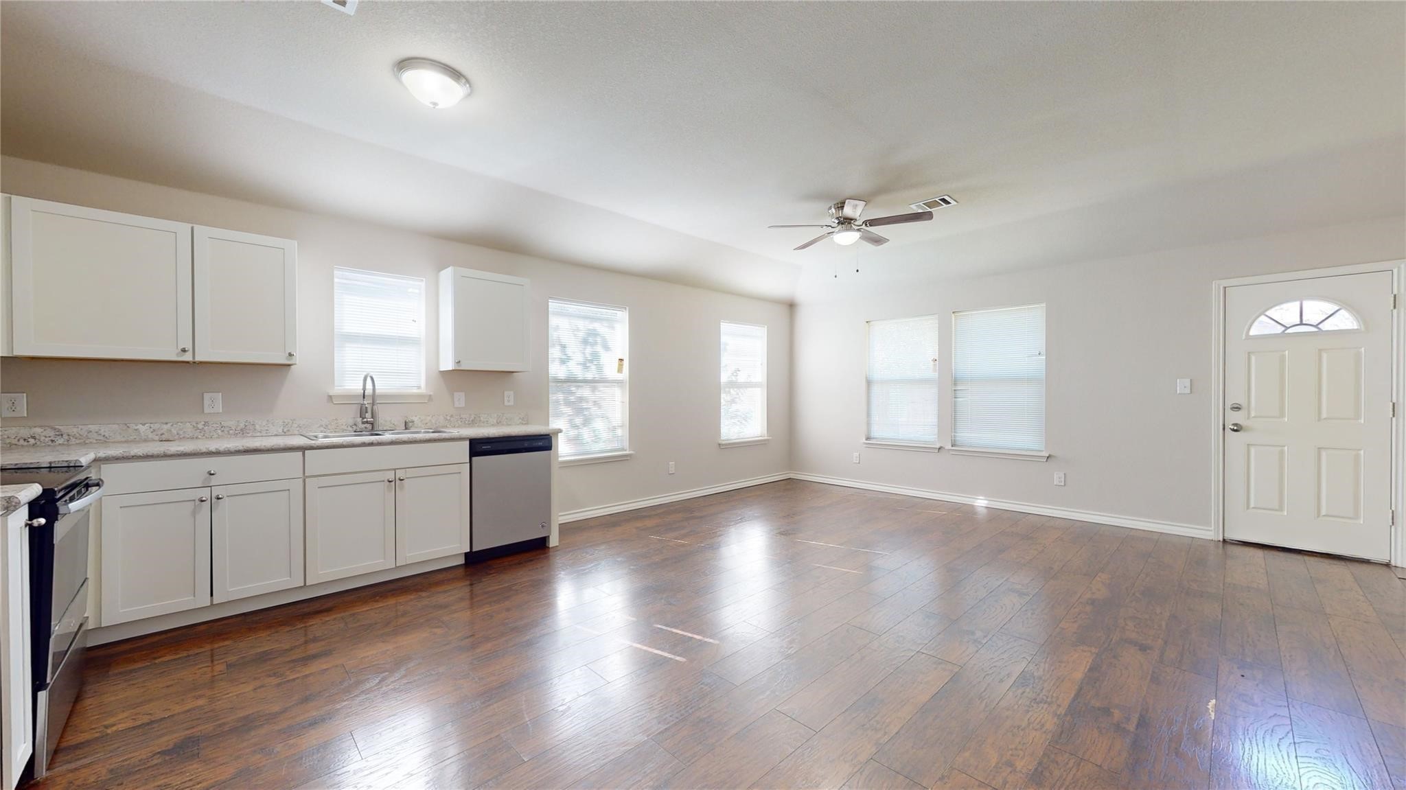 2104 Daniel Street Fort Worth TX 76104
