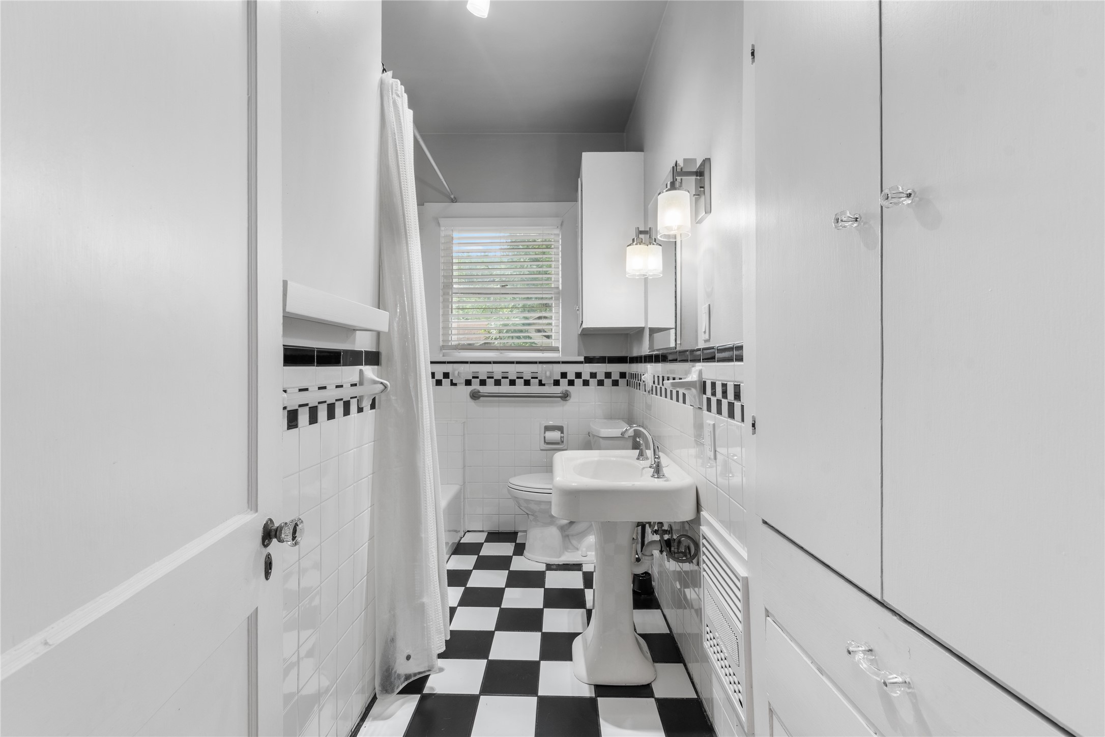1921 Ben Hall Court Fort Worth TX 76110