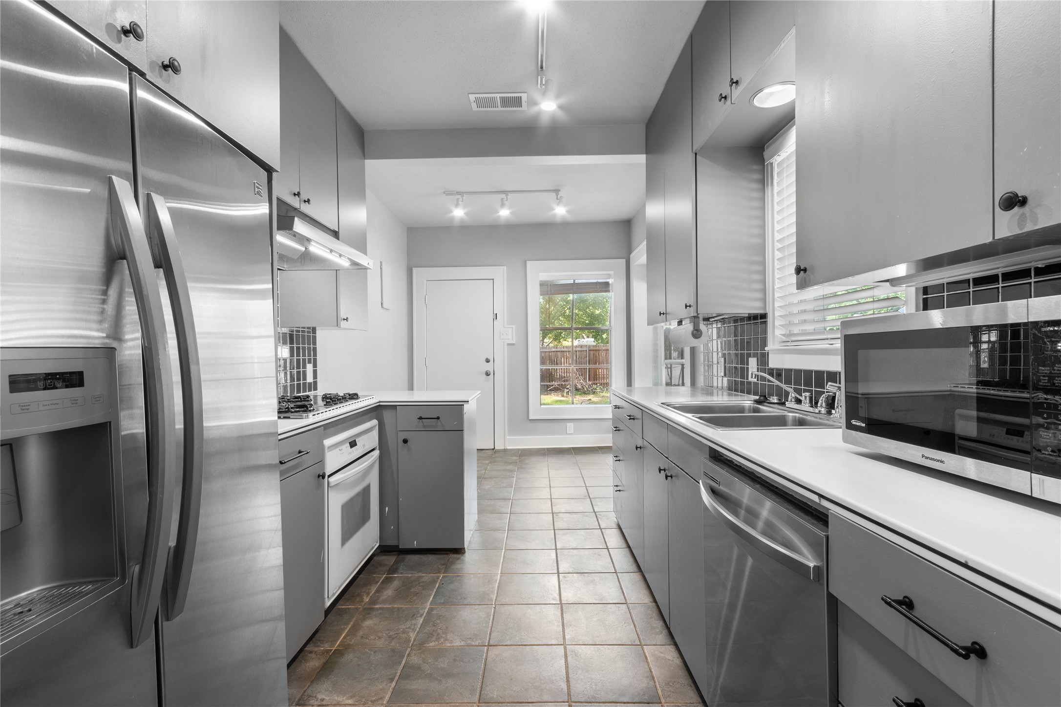 1921 Ben Hall Court Fort Worth TX 76110