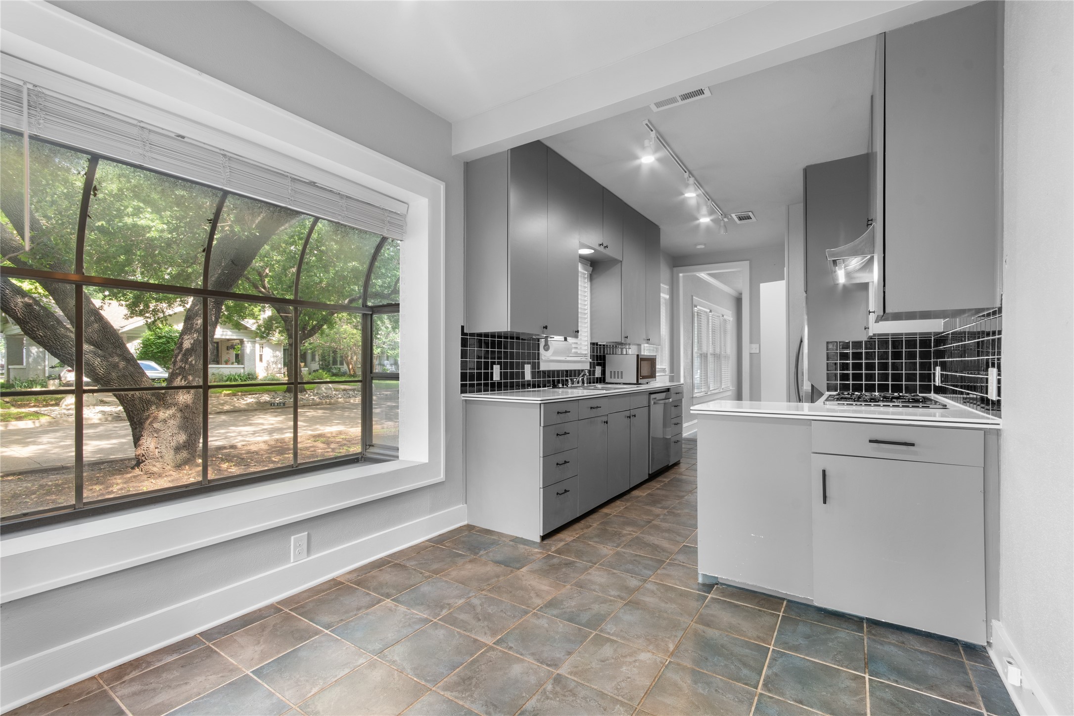 1921 Ben Hall Court Fort Worth TX 76110