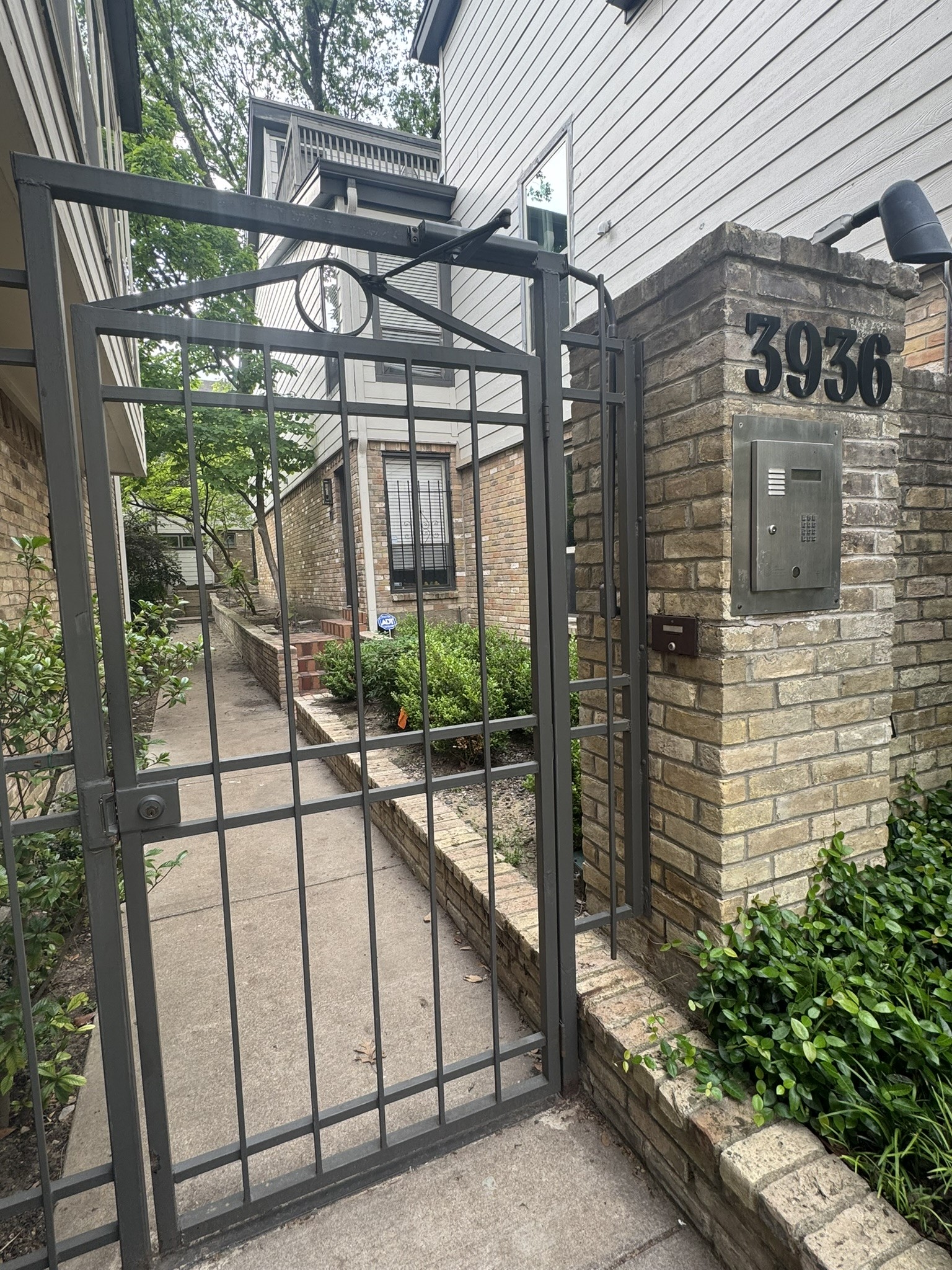 3936 Travis Dallas TX 75204