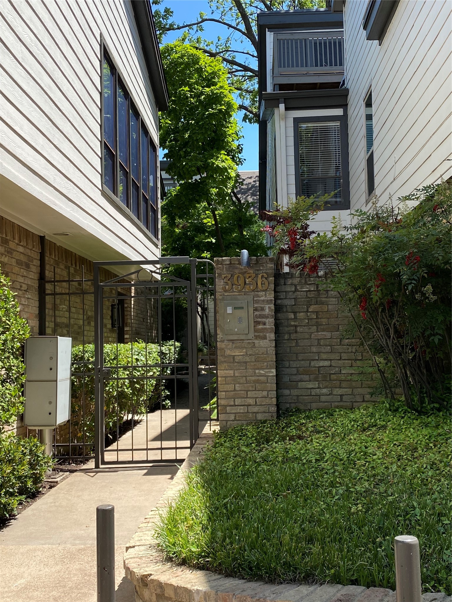 3936 Travis Dallas TX 75204