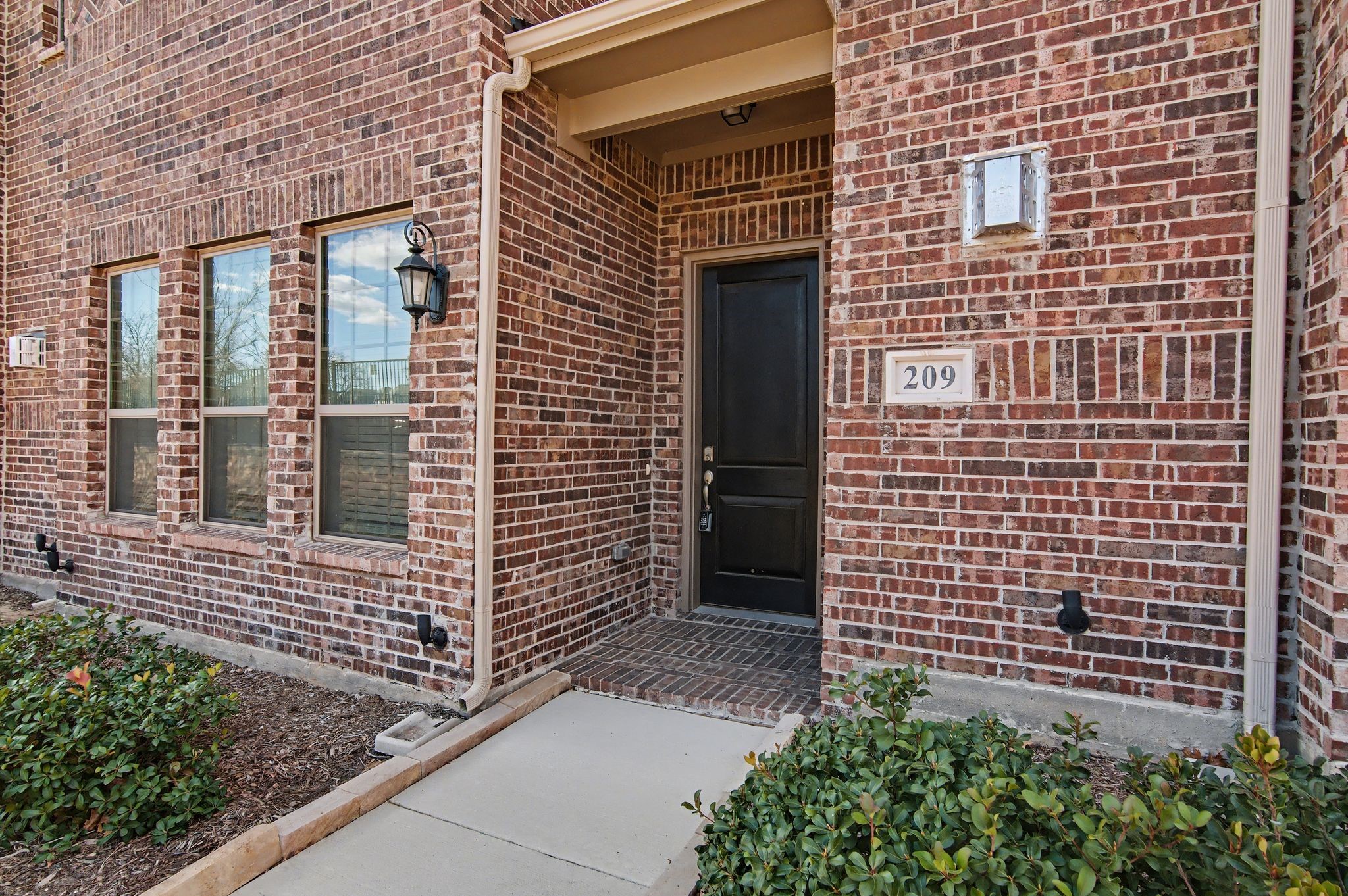 209 Suma Drive Euless TX 76040