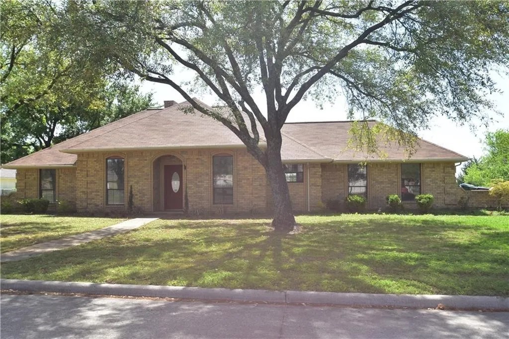 16 Lee Circle Heath TX 75032