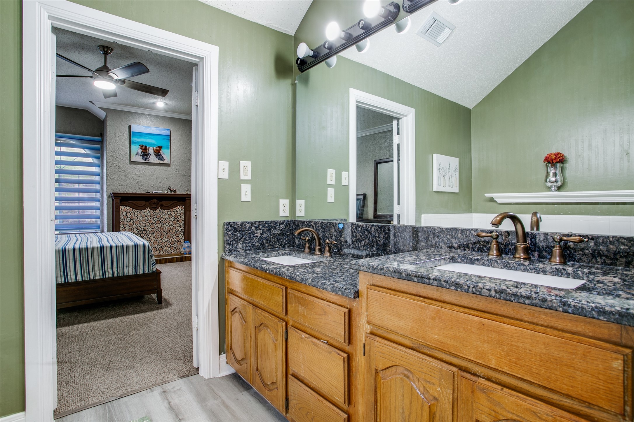 9432 Blue Jay Way Irving TX 75063